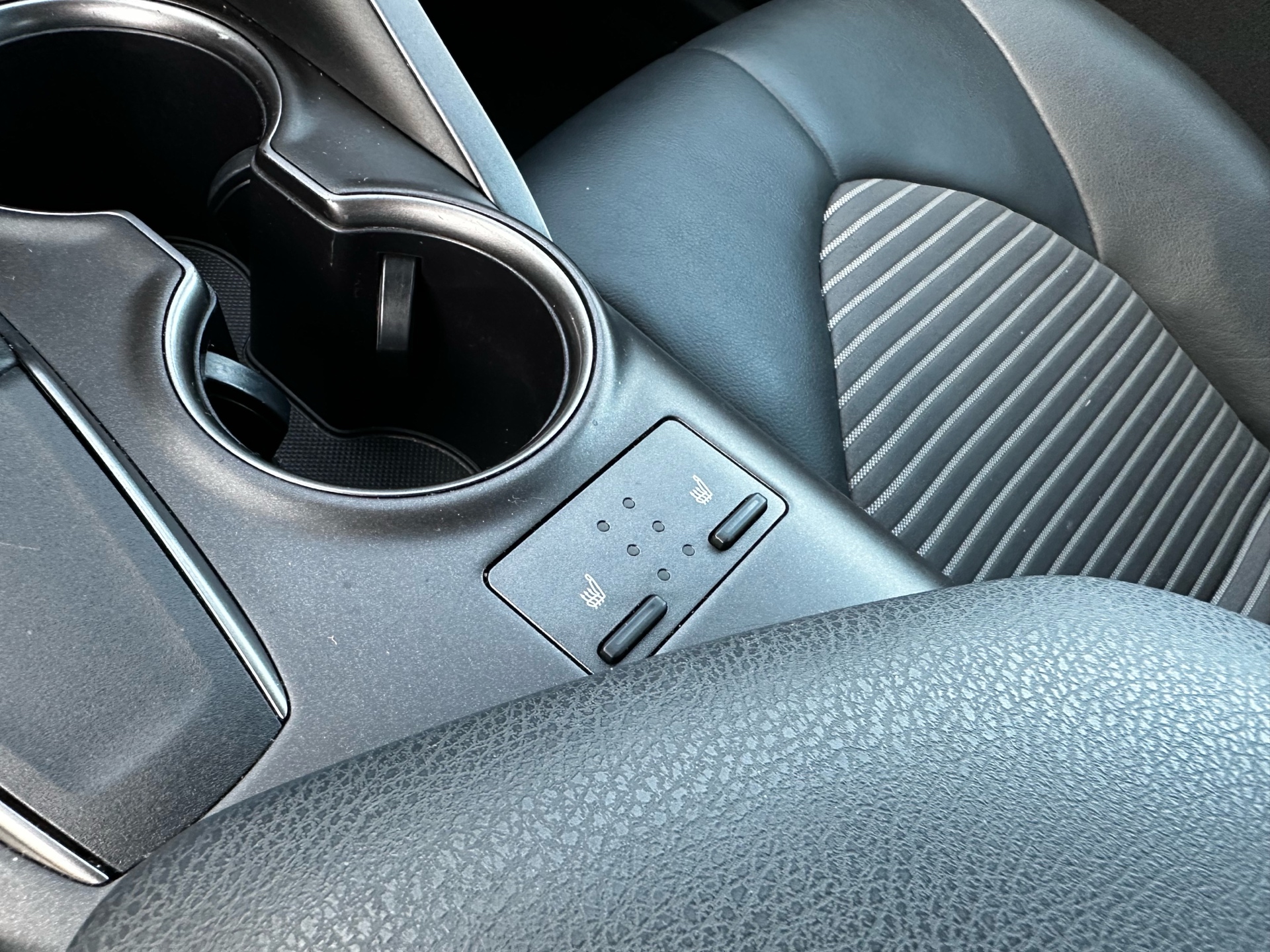 /ontarioqualitymotorsltd/2022-Toyota-Camry-7076677317552929.jpg