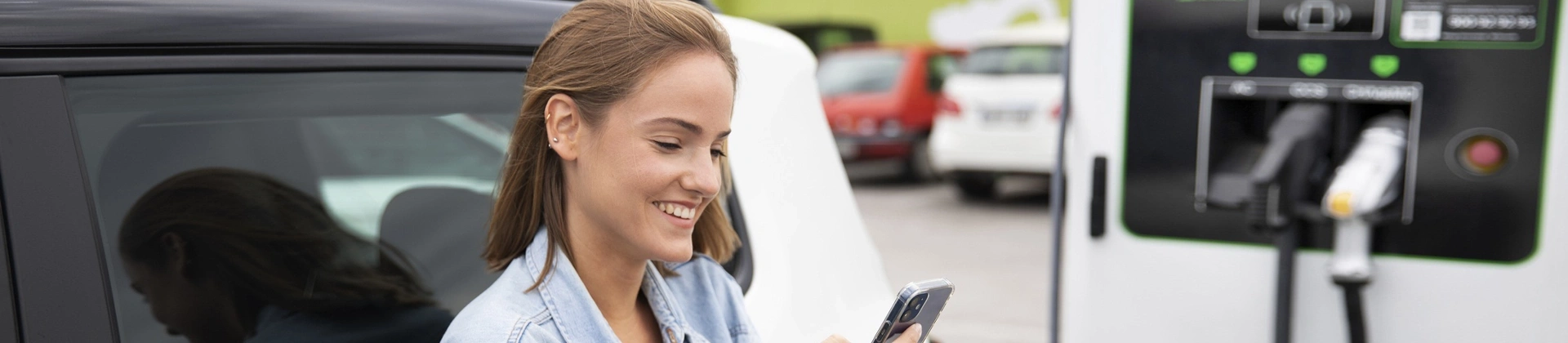 https://hillzcdn.ca/queenautogroup/9712406728553402-textUs.webp