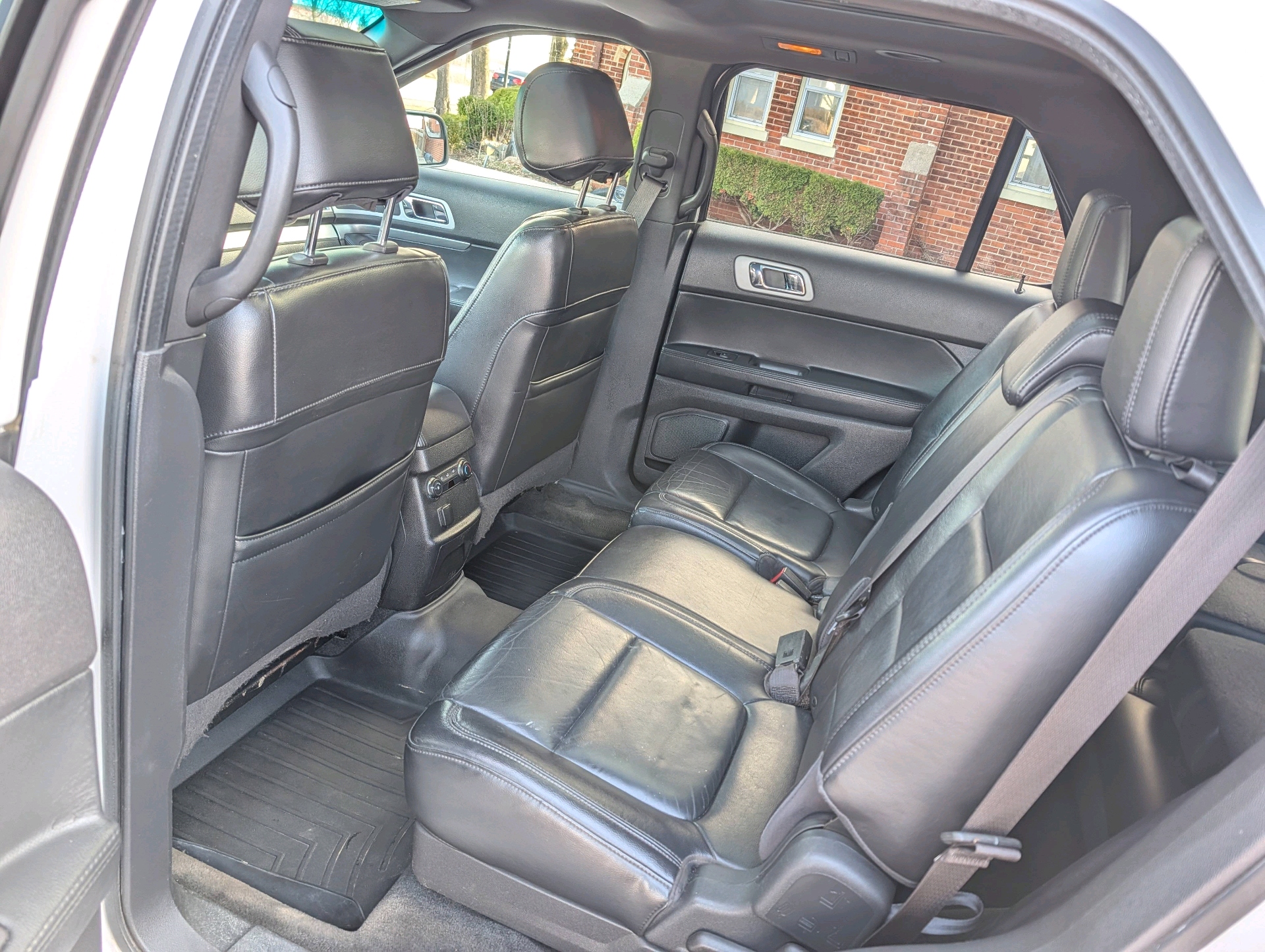 /rahmanmotors/2011-Ford-Explorer-0024175063209661563.jpg