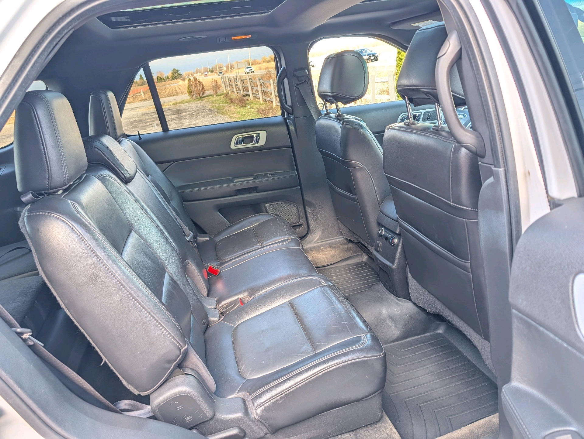 /rahmanmotors/2011-Ford-Explorer-24548978035263636.jpg