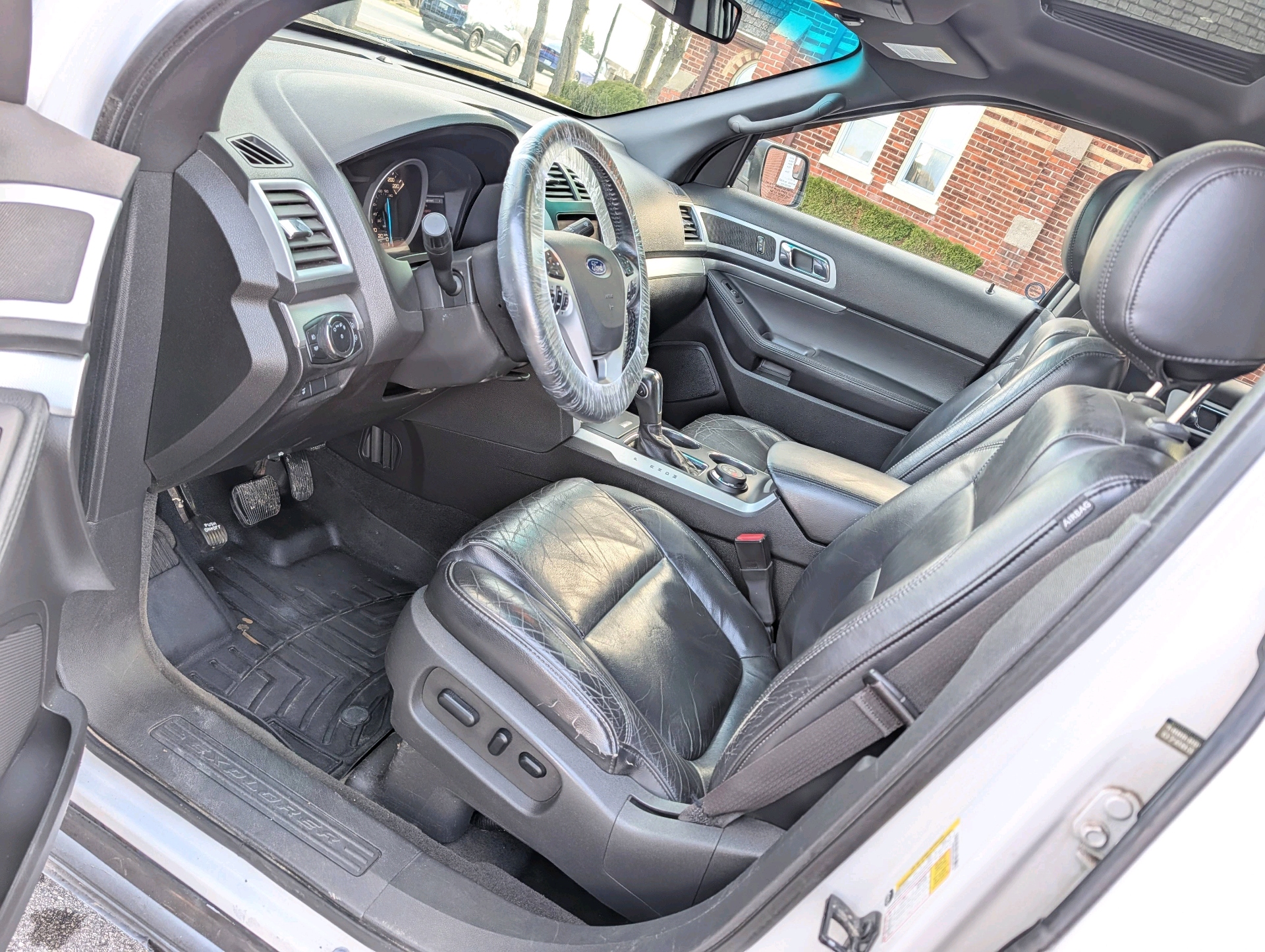 /rahmanmotors/2011-Ford-Explorer-2657305596389481.jpg