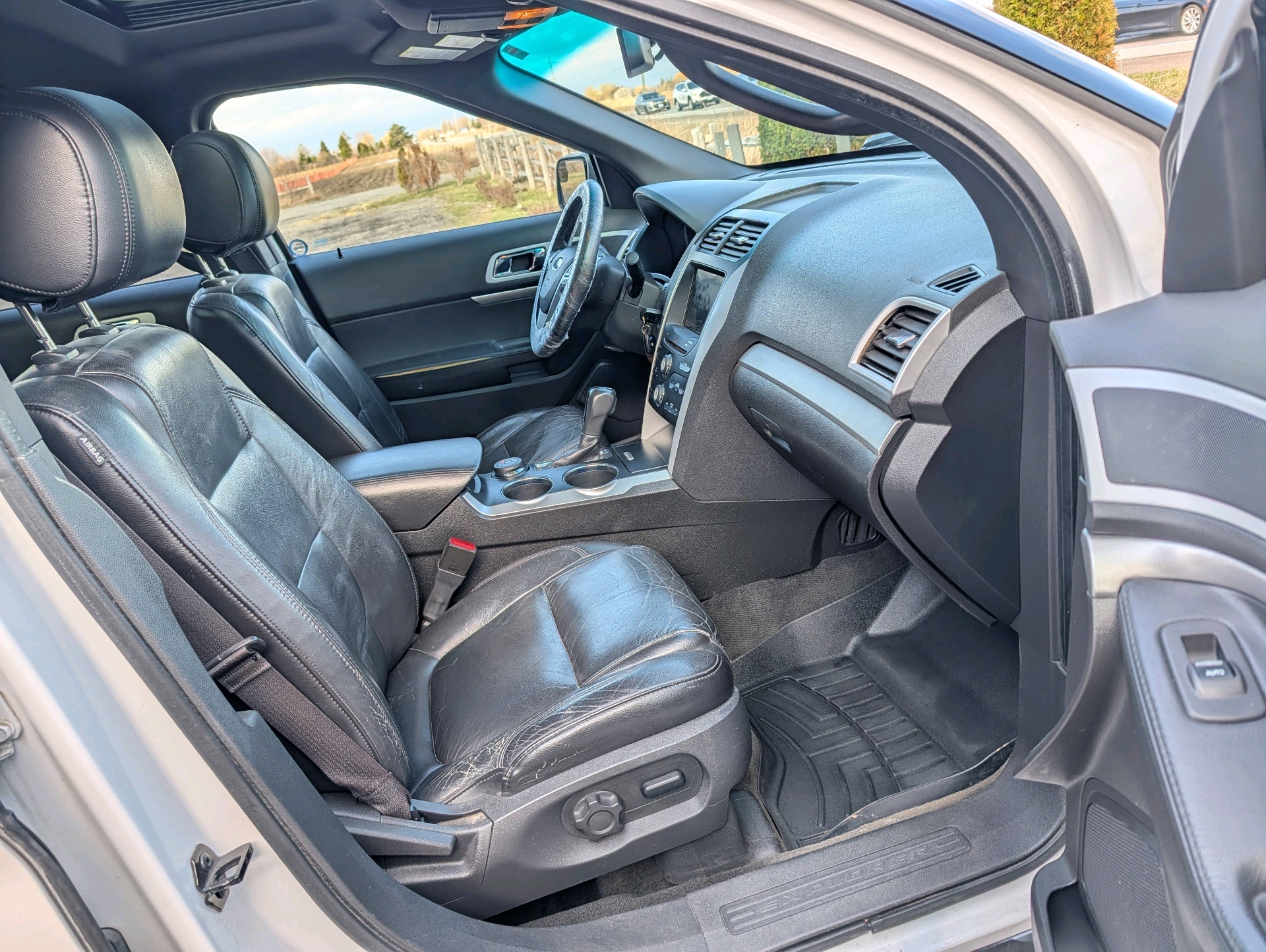 /rahmanmotors/2011-Ford-Explorer-7934163559331335.jpg