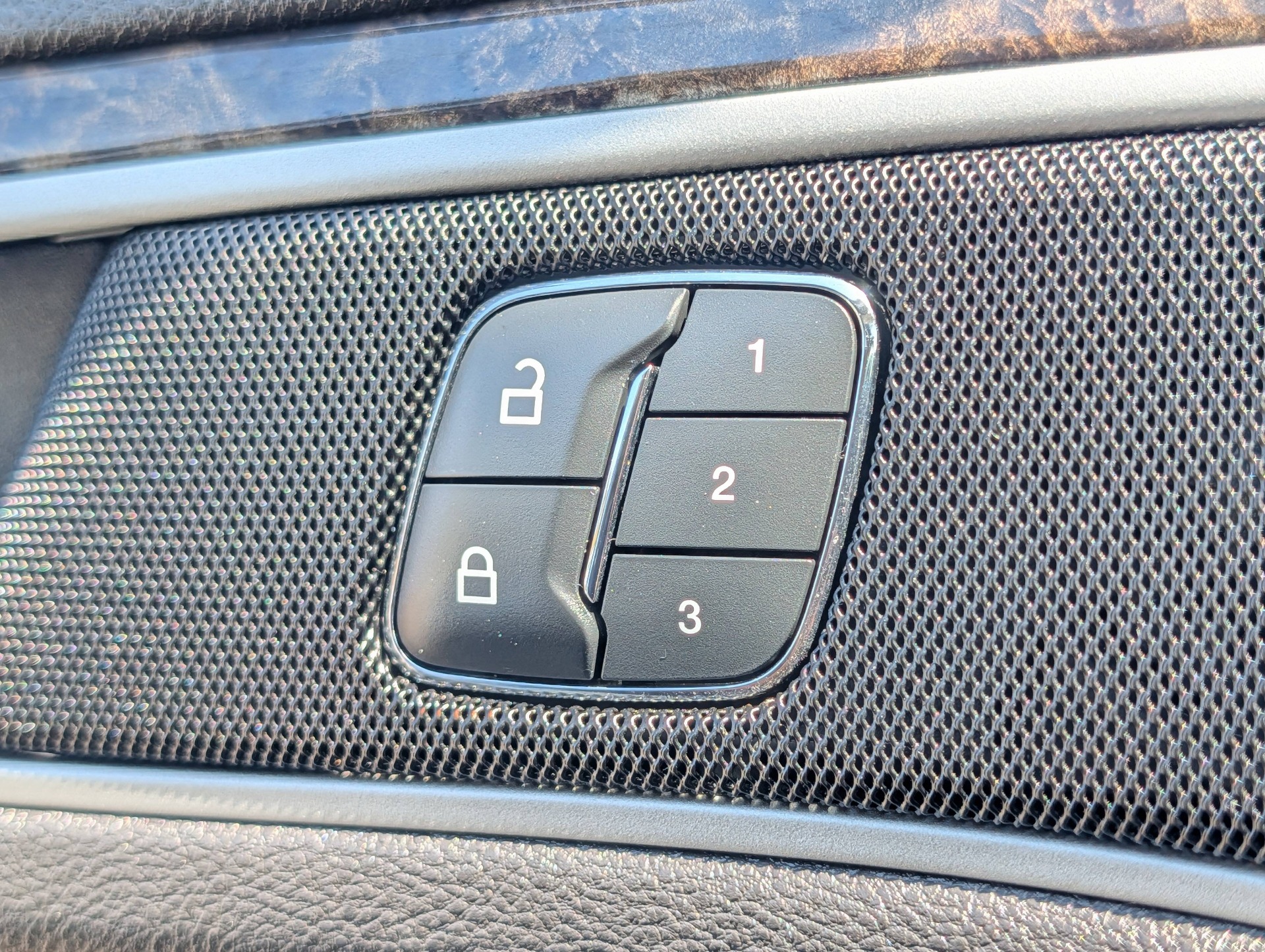 /rahmanmotors/2014-Lincoln-MKZ-2515236014171647.jpg