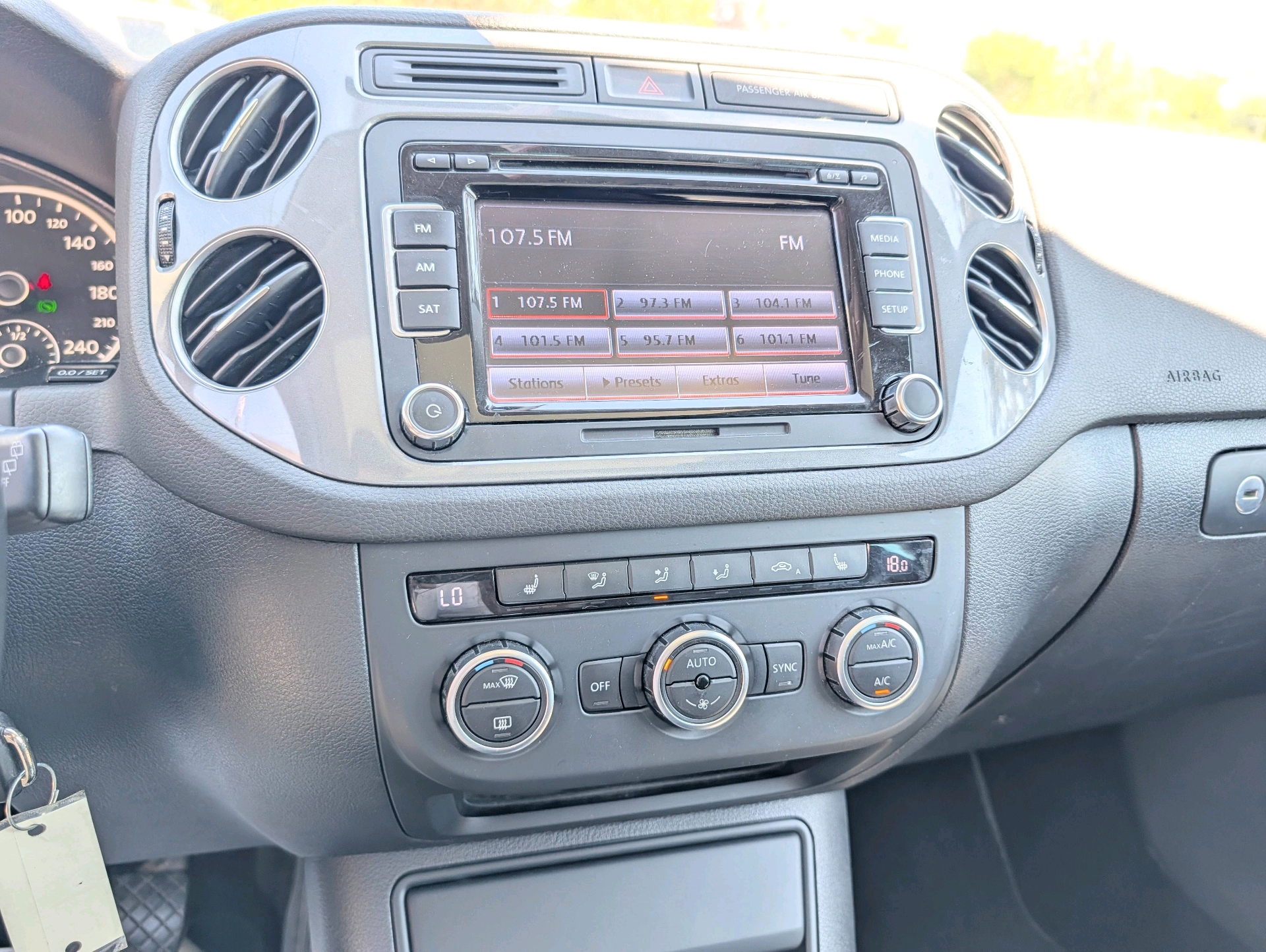 /rahmanmotors/2015-Volkswagen-Tiguan-5251720396207817.jpg