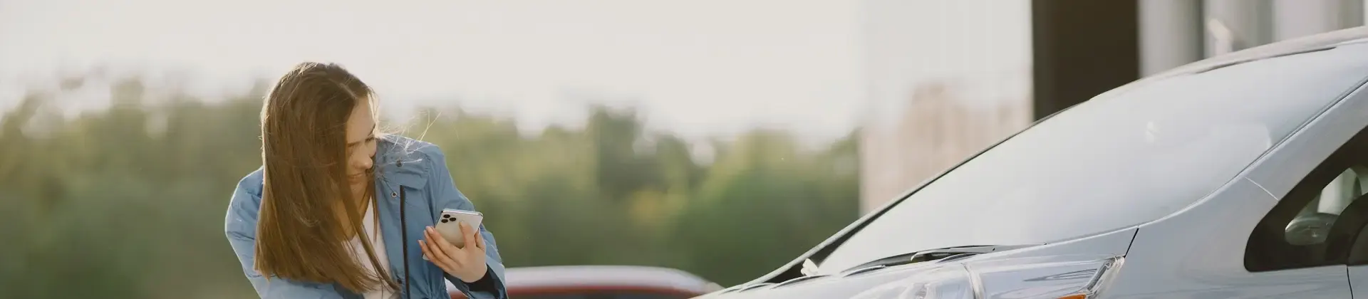 https://hillzcdn.ca/sellmycar/24008138083728348-textUs.webp