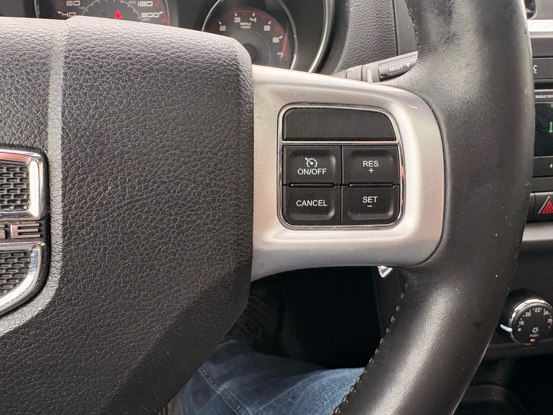 /skymotorscanada/2013-Dodge-Avenger-6210490532089301.jpg