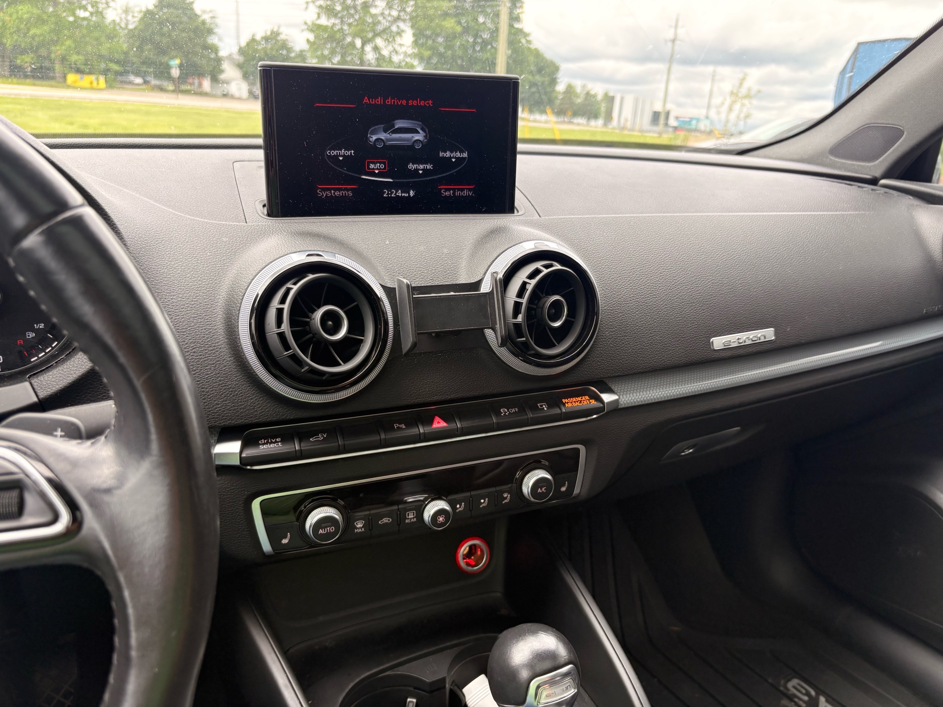 /skymotorscanada/2016-AUDI-A3E-TRON-3613890182137931.jpg