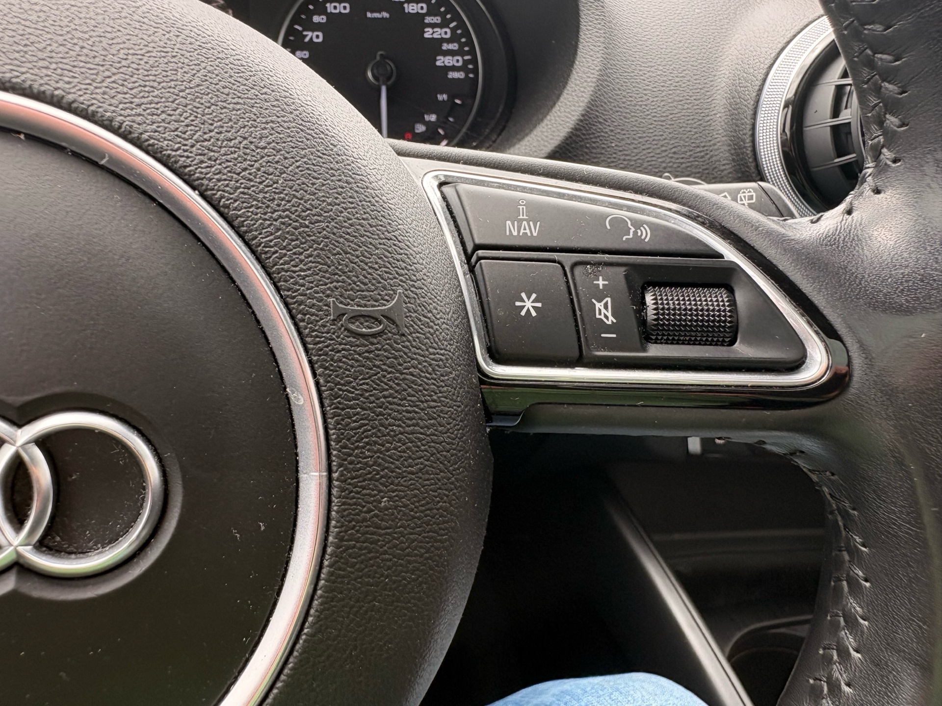 /skymotorscanada/2016-AUDI-A3E-TRON-4721265237982415.jpg