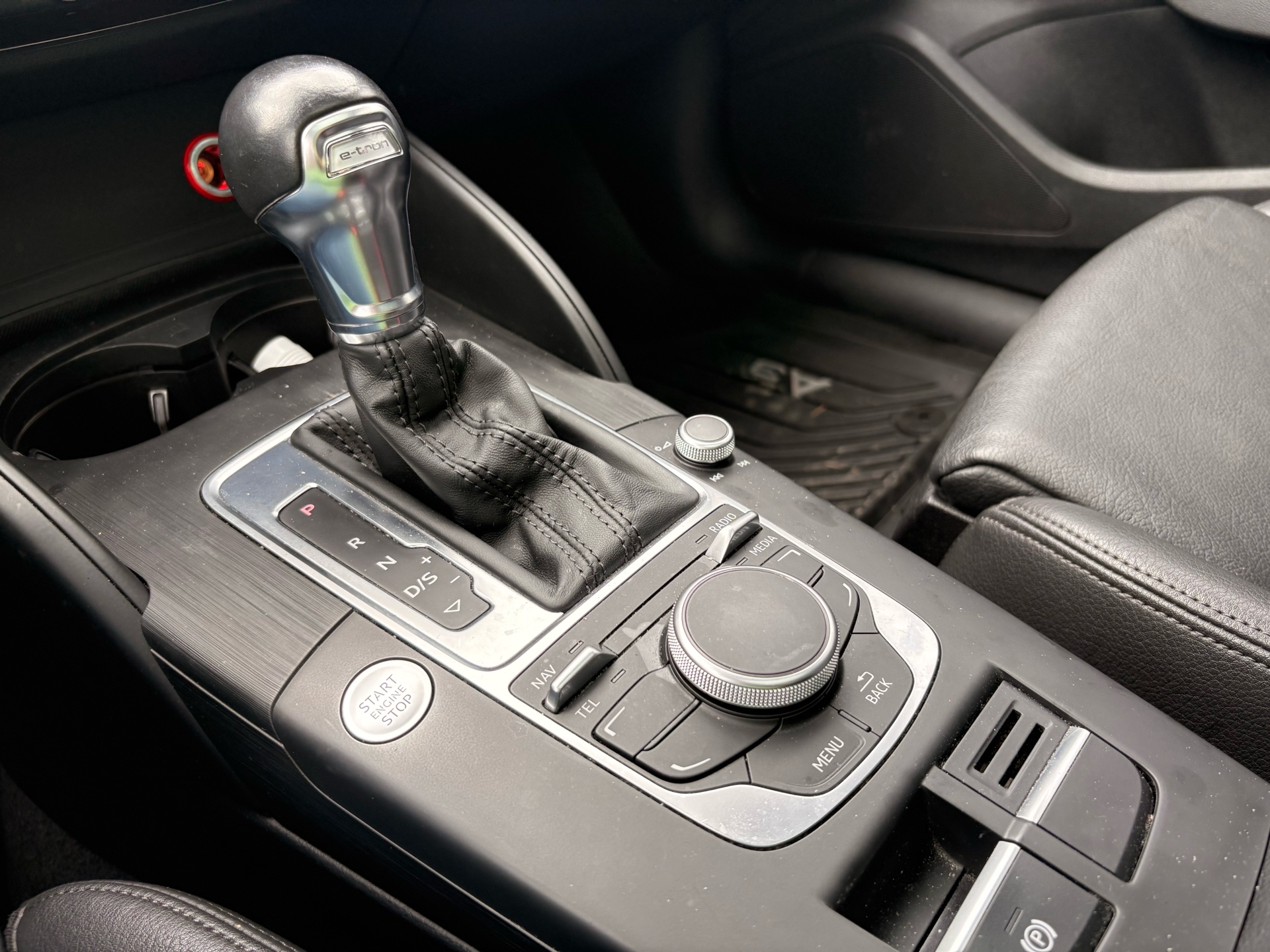 /skymotorscanada/2016-AUDI-A3E-TRON-6264363369173378.jpg