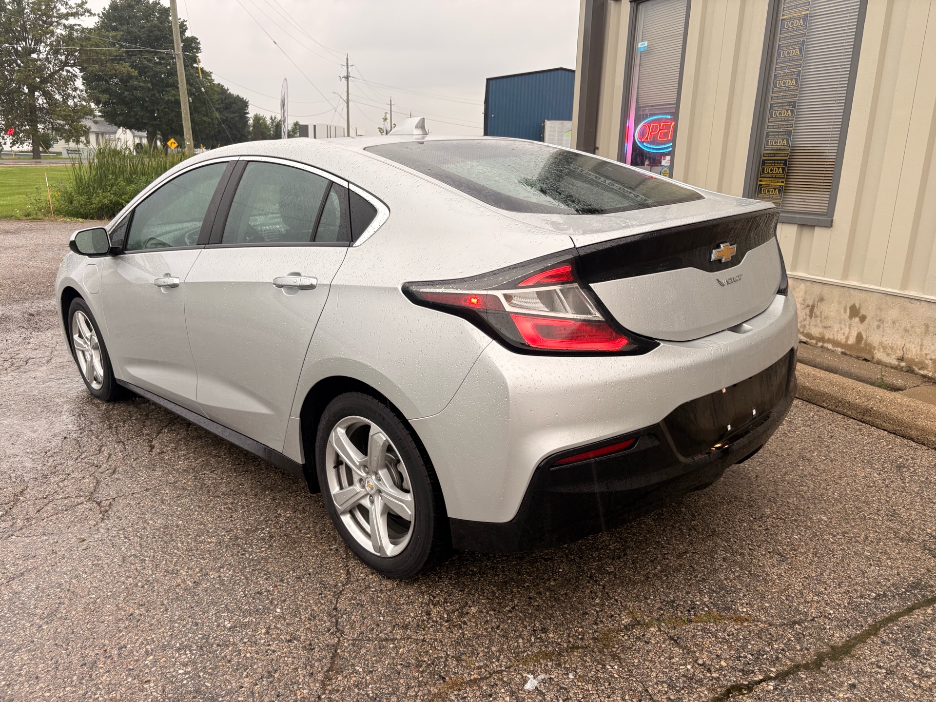 /skymotorscanada/2017-Chevrolet-Volt-9457770363729463.jpg