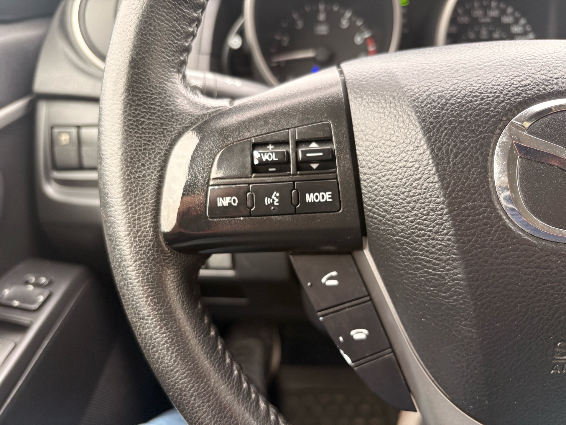 /skymotorscanada/2017-MAZDA-MAZDA5-39351520407965634.jpg