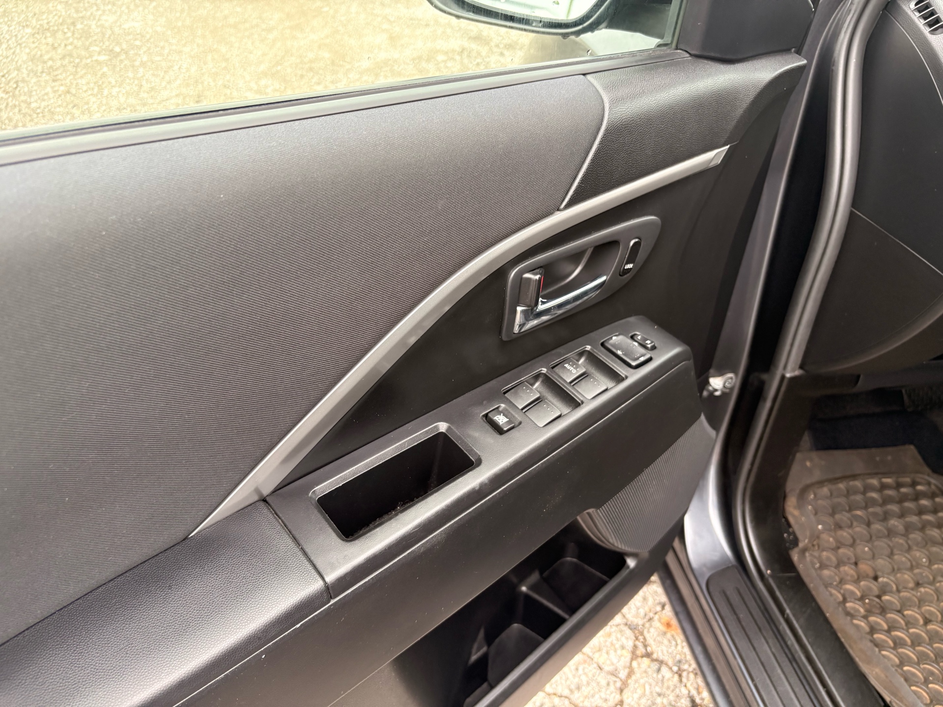 /skymotorscanada/2017-MAZDA-MAZDA5-5480967679482445.jpg