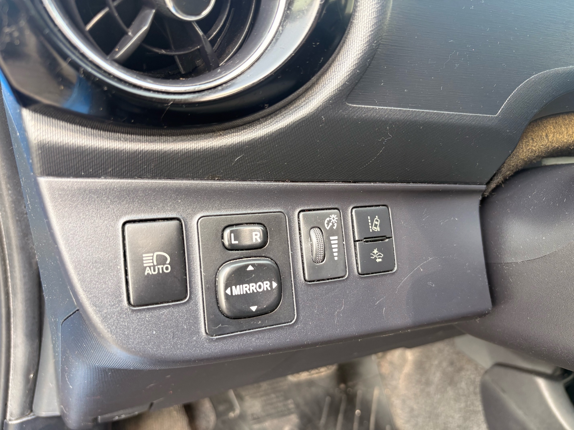 /skymotorscanada/2017-Toyota-Priusc-4852022530360618.jpg