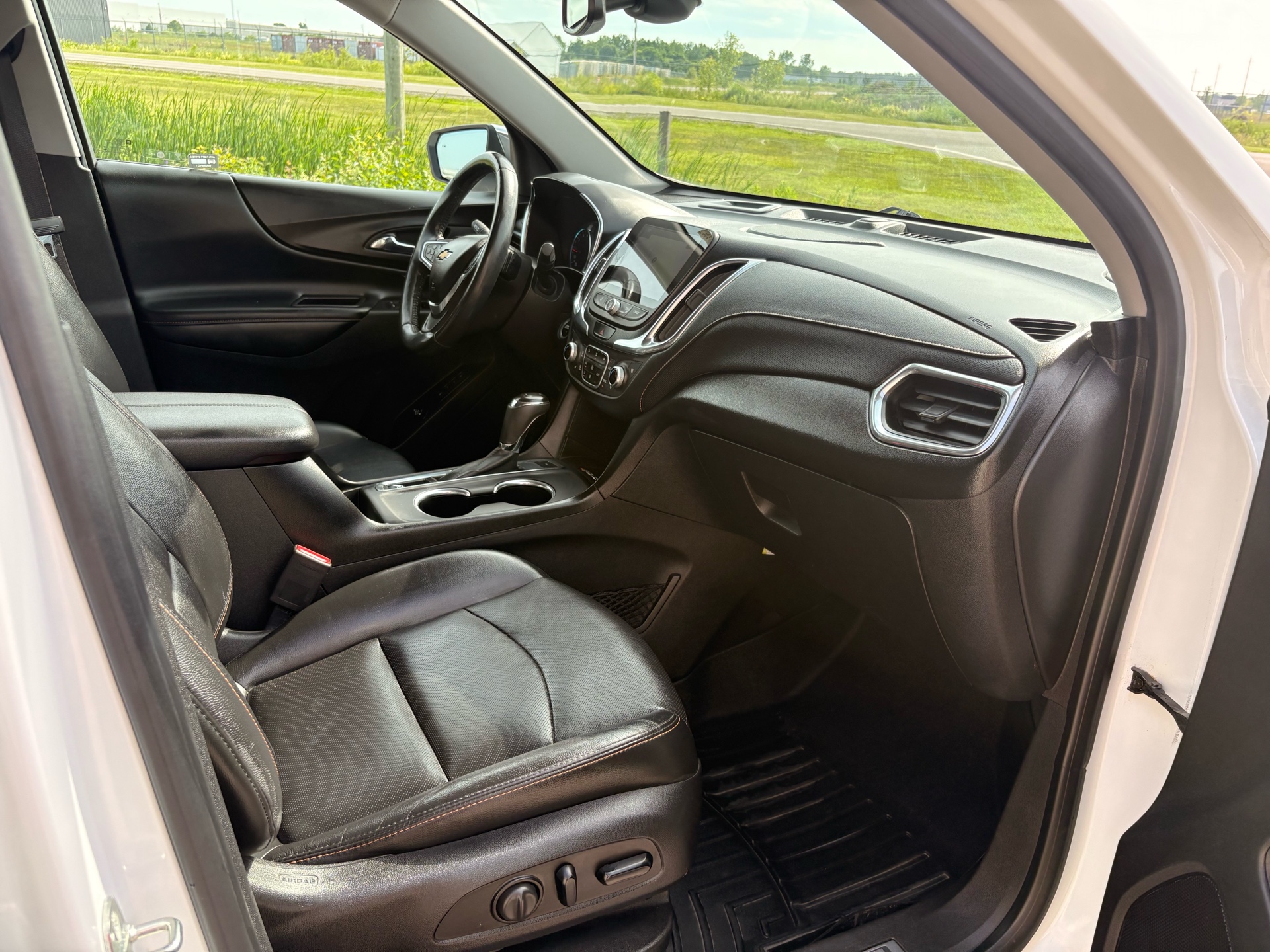 /skymotorscanada/2018-CHEVROLET-EQUINOX-03371806316124393.jpg