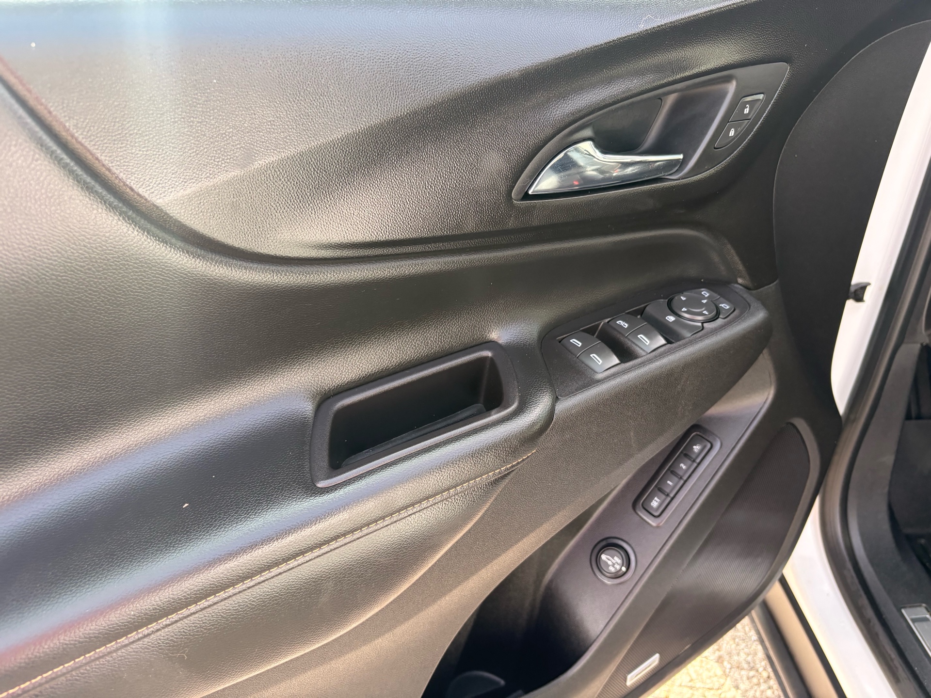 /skymotorscanada/2018-CHEVROLET-EQUINOX-27968923502684095.jpg