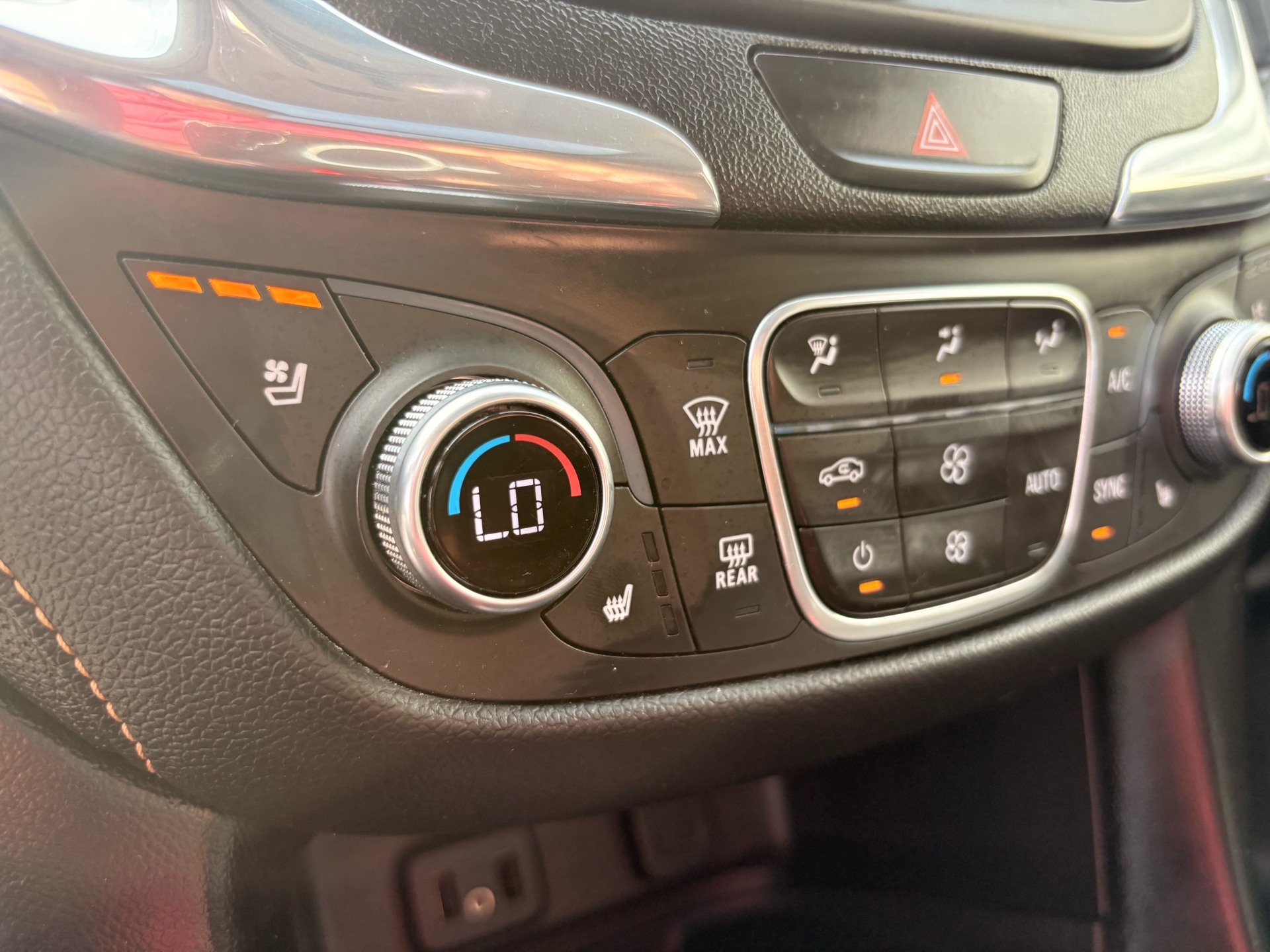 /skymotorscanada/2018-CHEVROLET-EQUINOX-8458426193915587.jpg