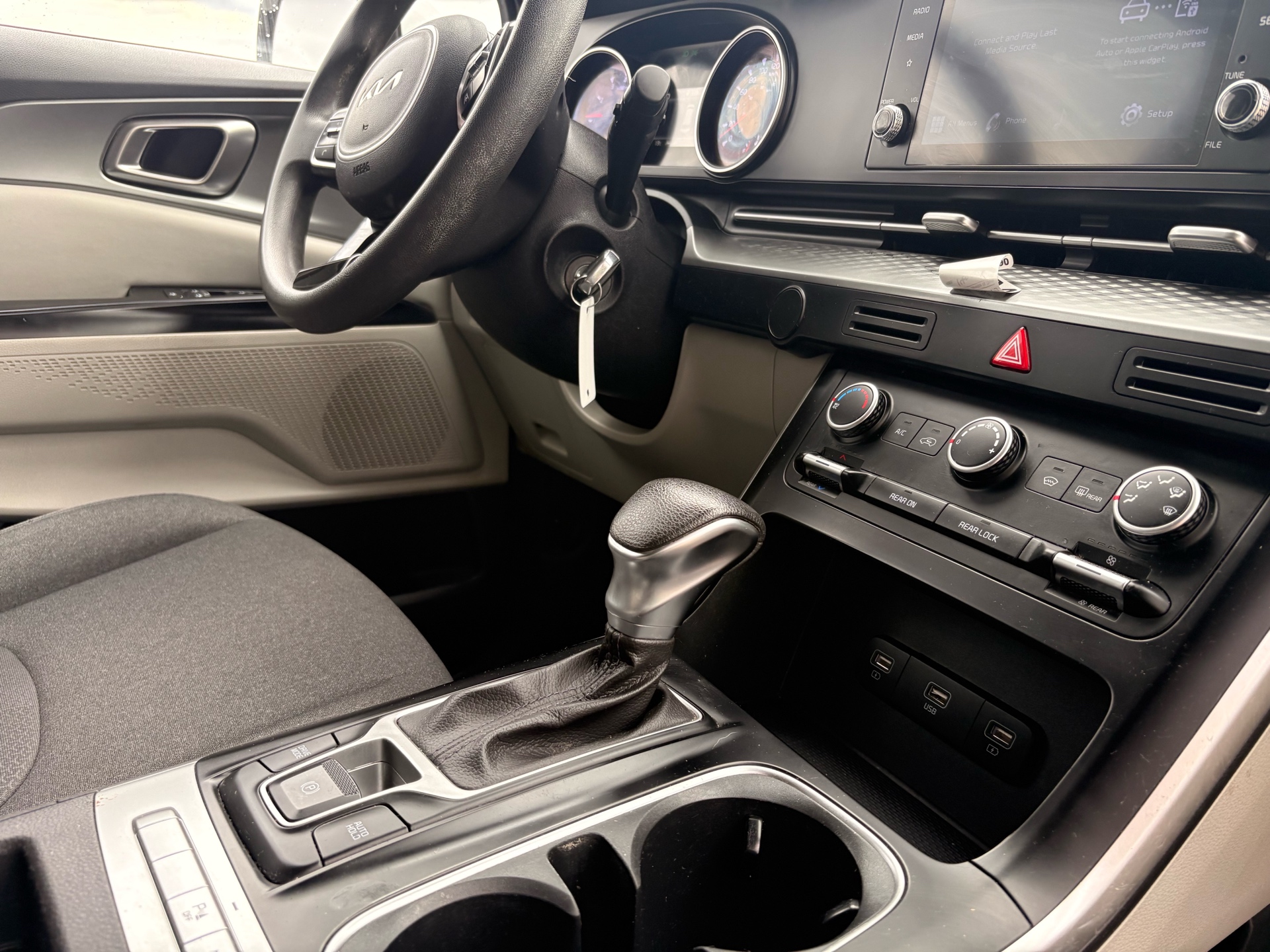 /skymotorscanada/2022-Kia-Carnival-06161029767404558.jpg