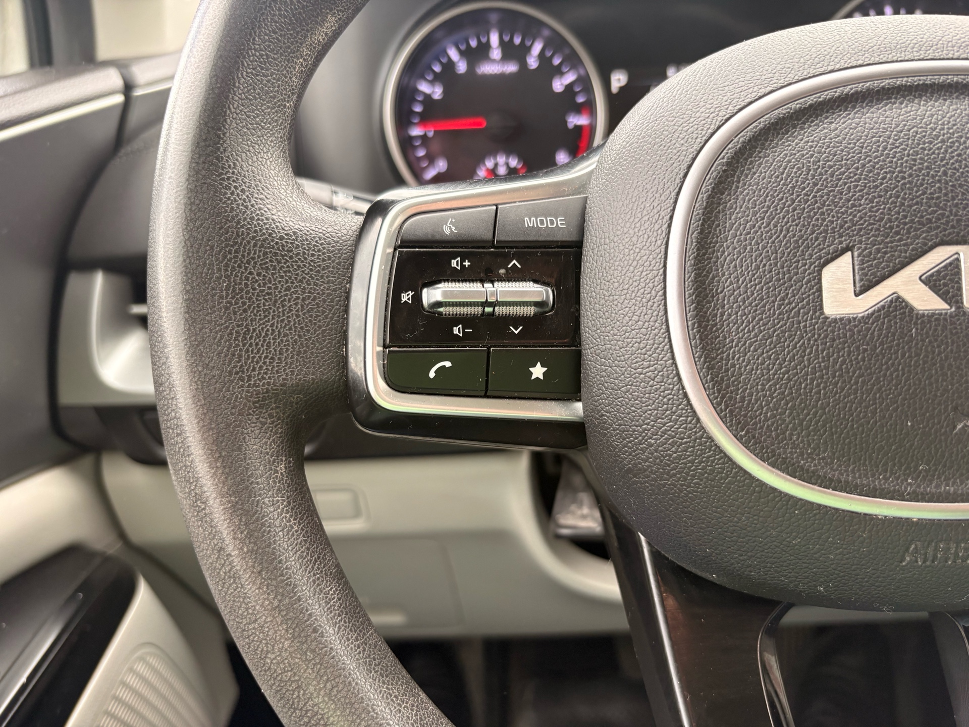 /skymotorscanada/2022-Kia-Carnival-42423755837457544.jpg