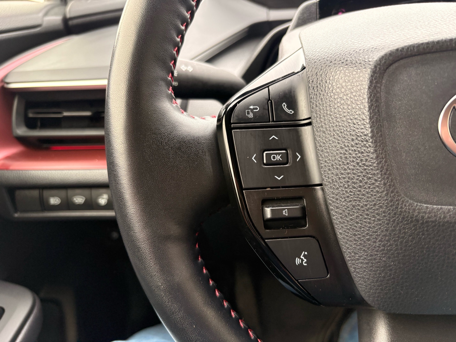 /skymotorscanada/2023-TOYOTA-PRIUSPRIME-6831357381114451.jpg