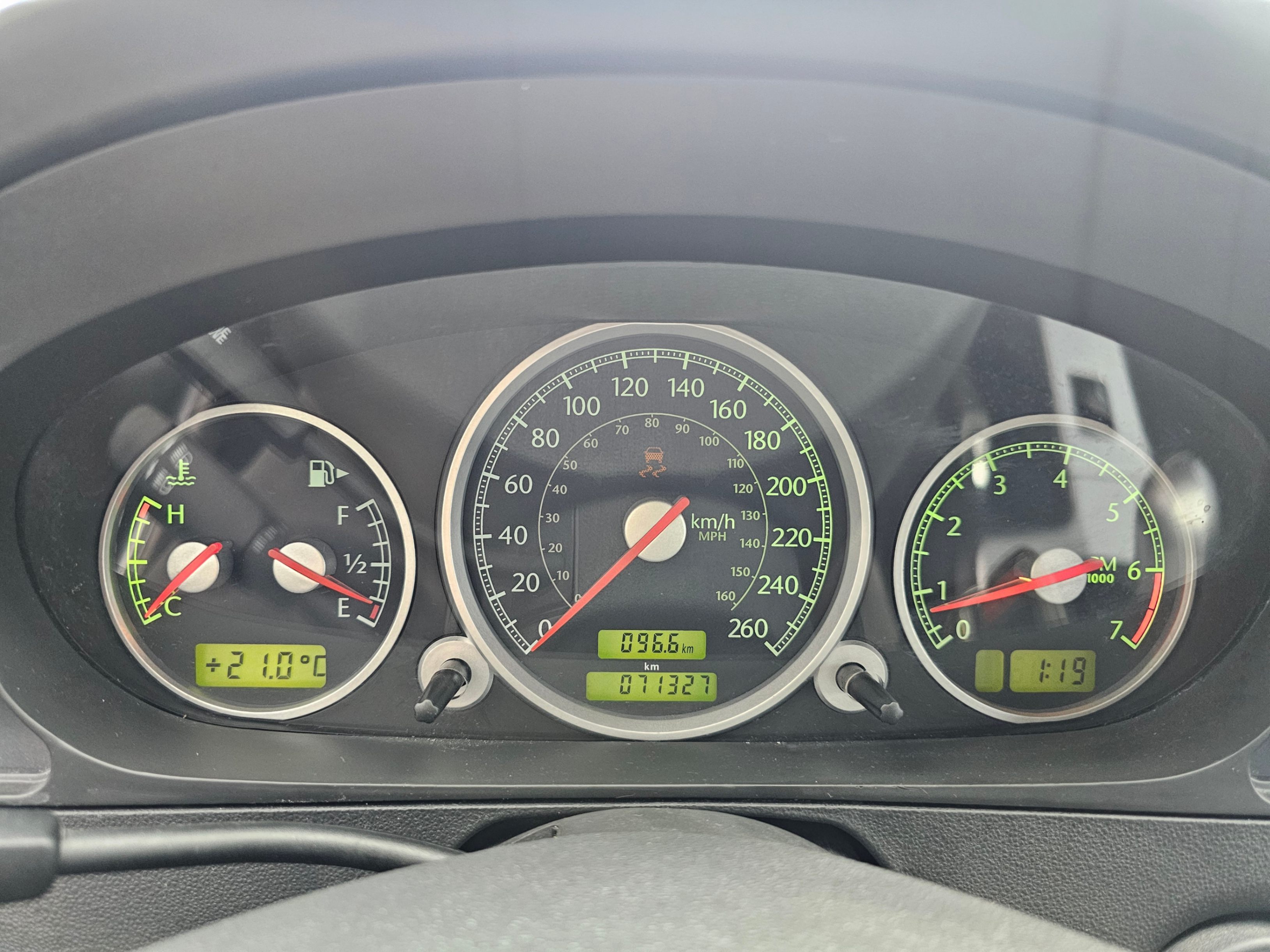 /todaysautosalesandservice/2004-Chrysler-Crossfire-15915063714103583.jpg