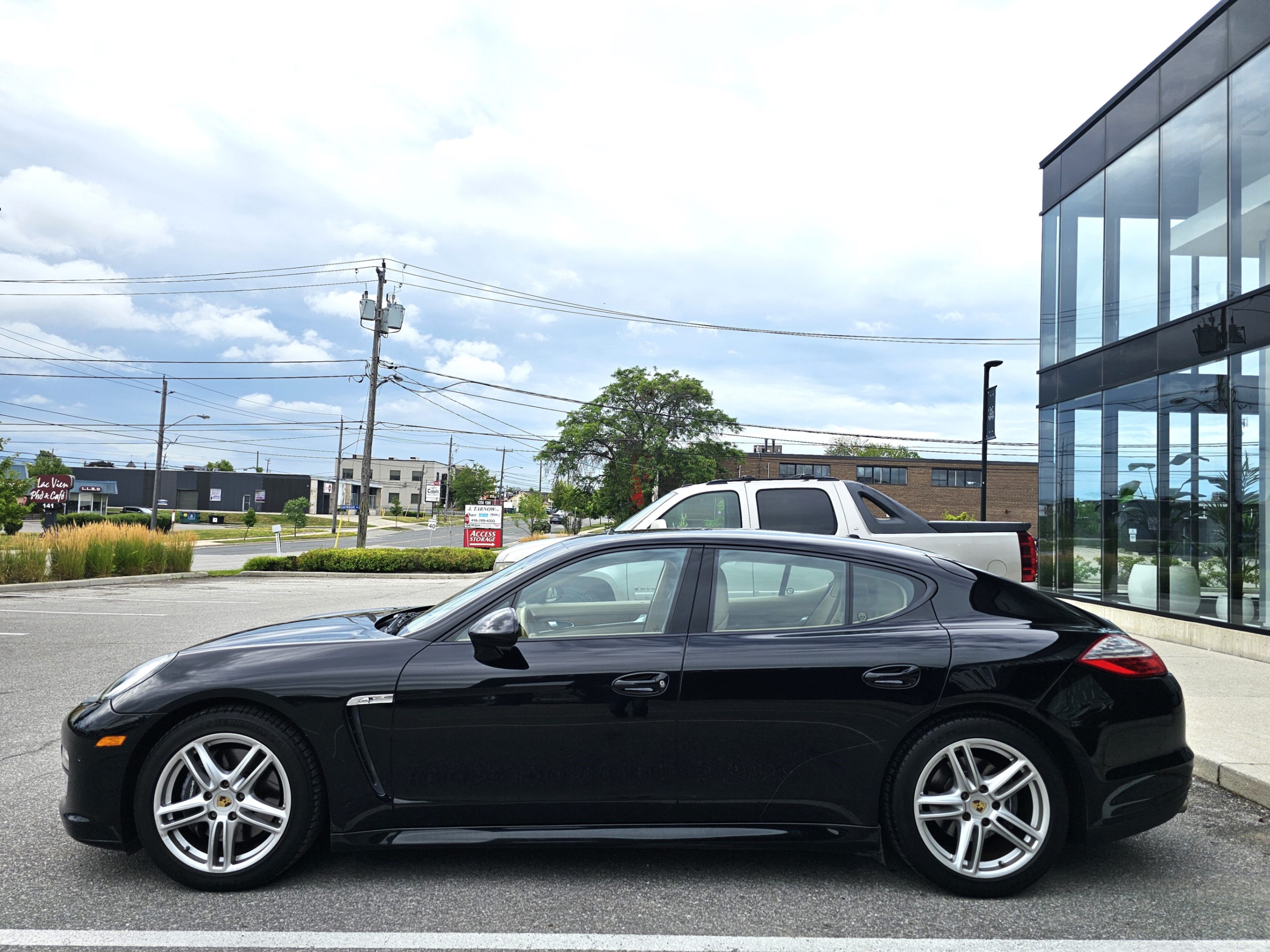 /todaysautosalesandservice/2011-Porsche-Panamera-054593017147249956.jpg