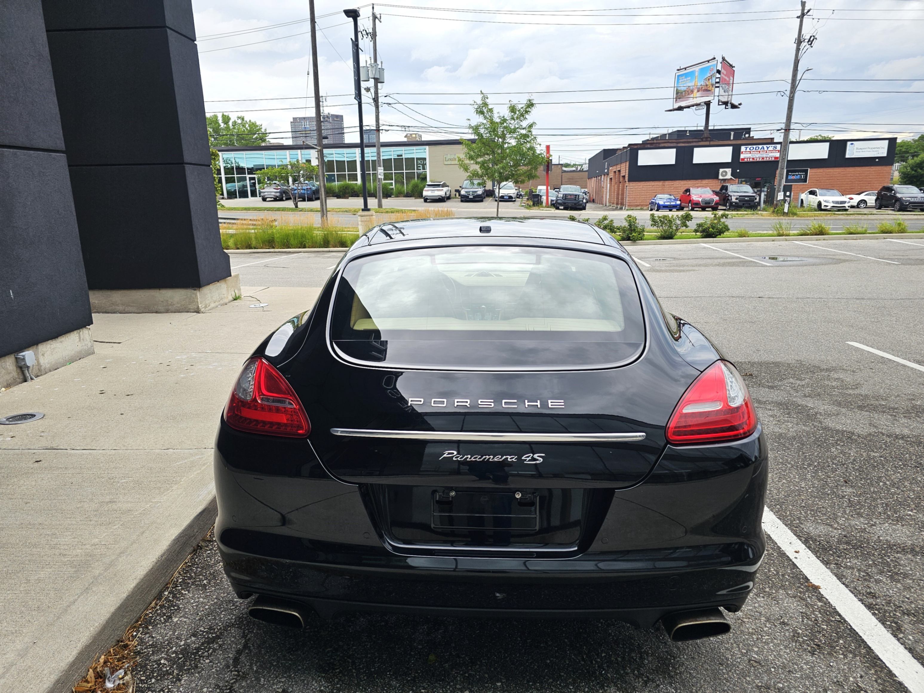 /todaysautosalesandservice/2011-Porsche-Panamera-08595122971448199.jpg