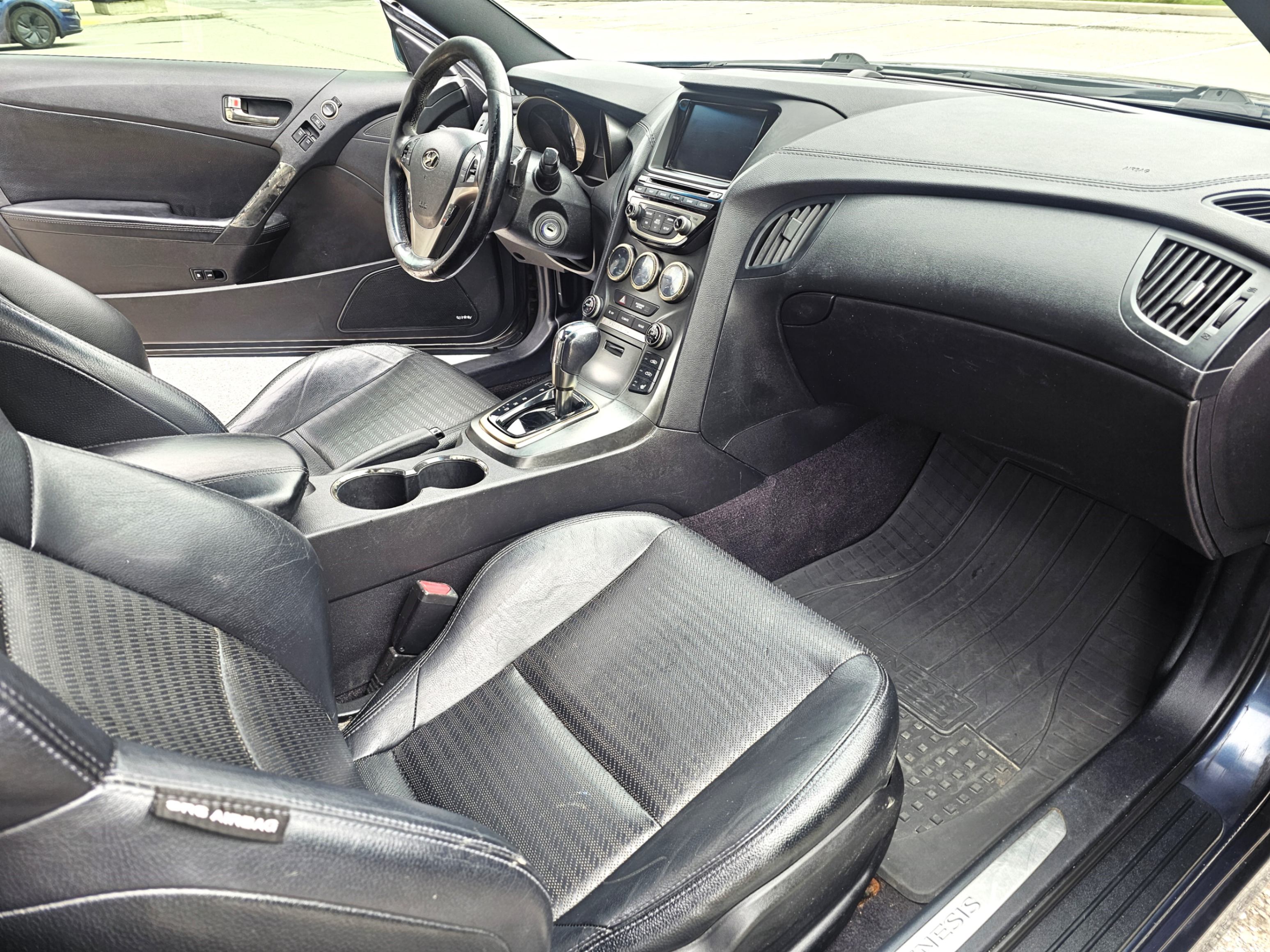 /todaysautosalesandservice/2013-Hyundai-Genesis-39808377882438384.jpg