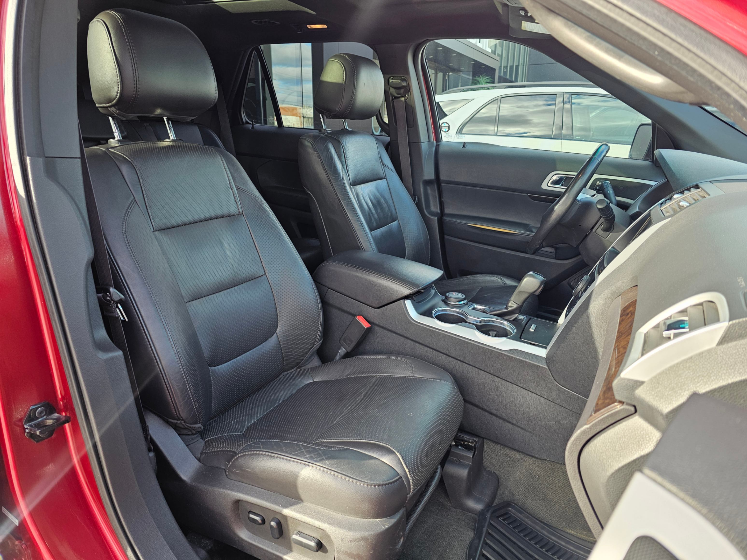/todaysautosalesandservice/2014-Ford-Explorer-4968390101343969.jpg