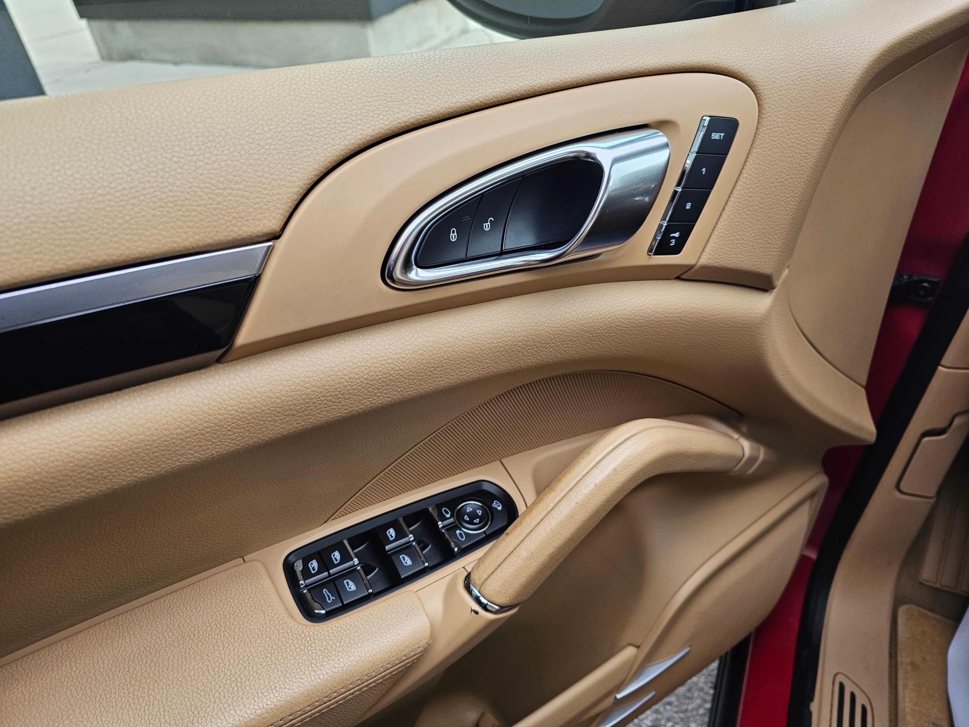/todaysautosalesandservice/2014-Porsche-Cayenne-6905449623890432.jpg