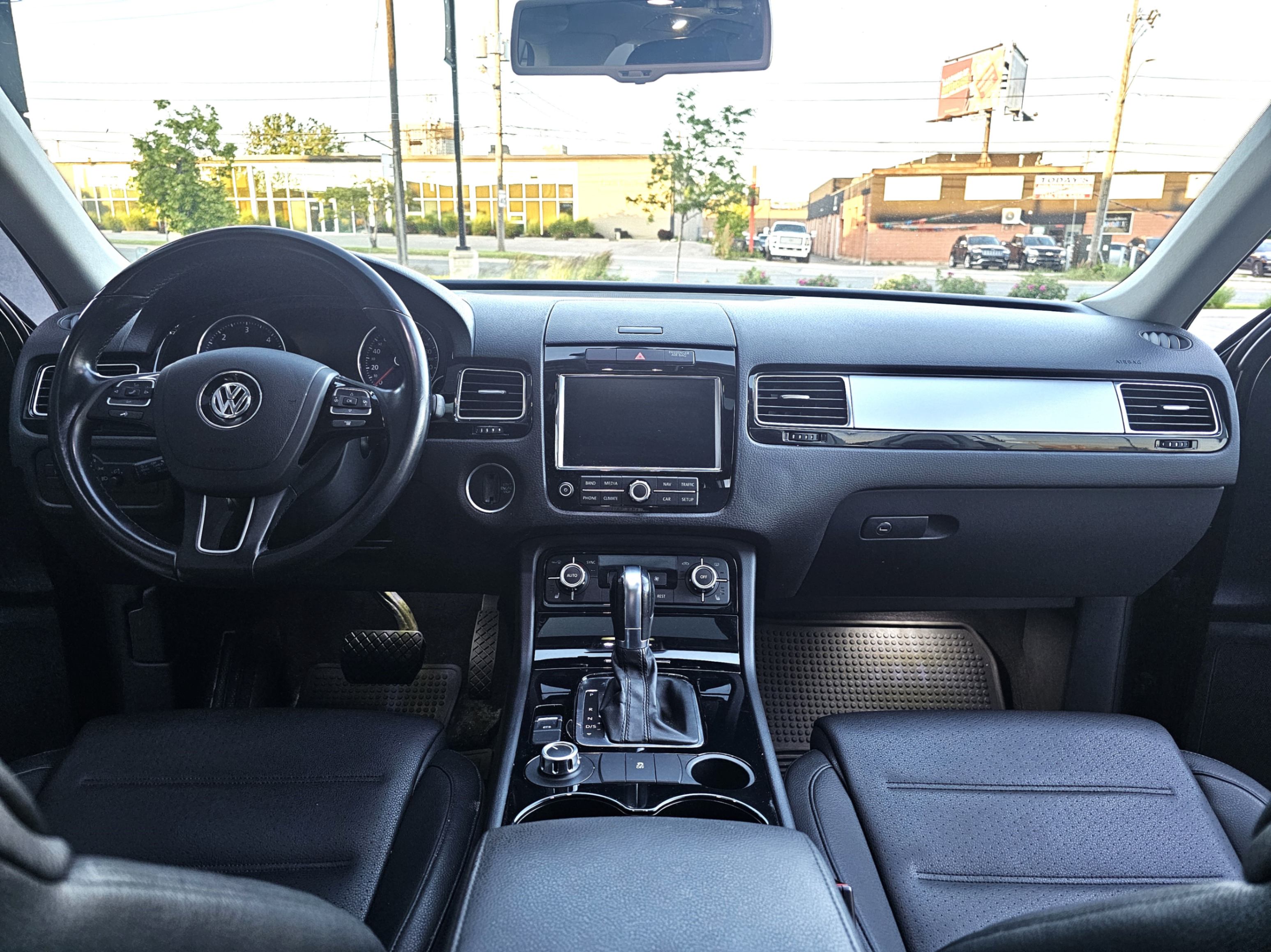 /todaysautosalesandservice/2014-Volkswagen-Touareg-38553502475628965.jpg
