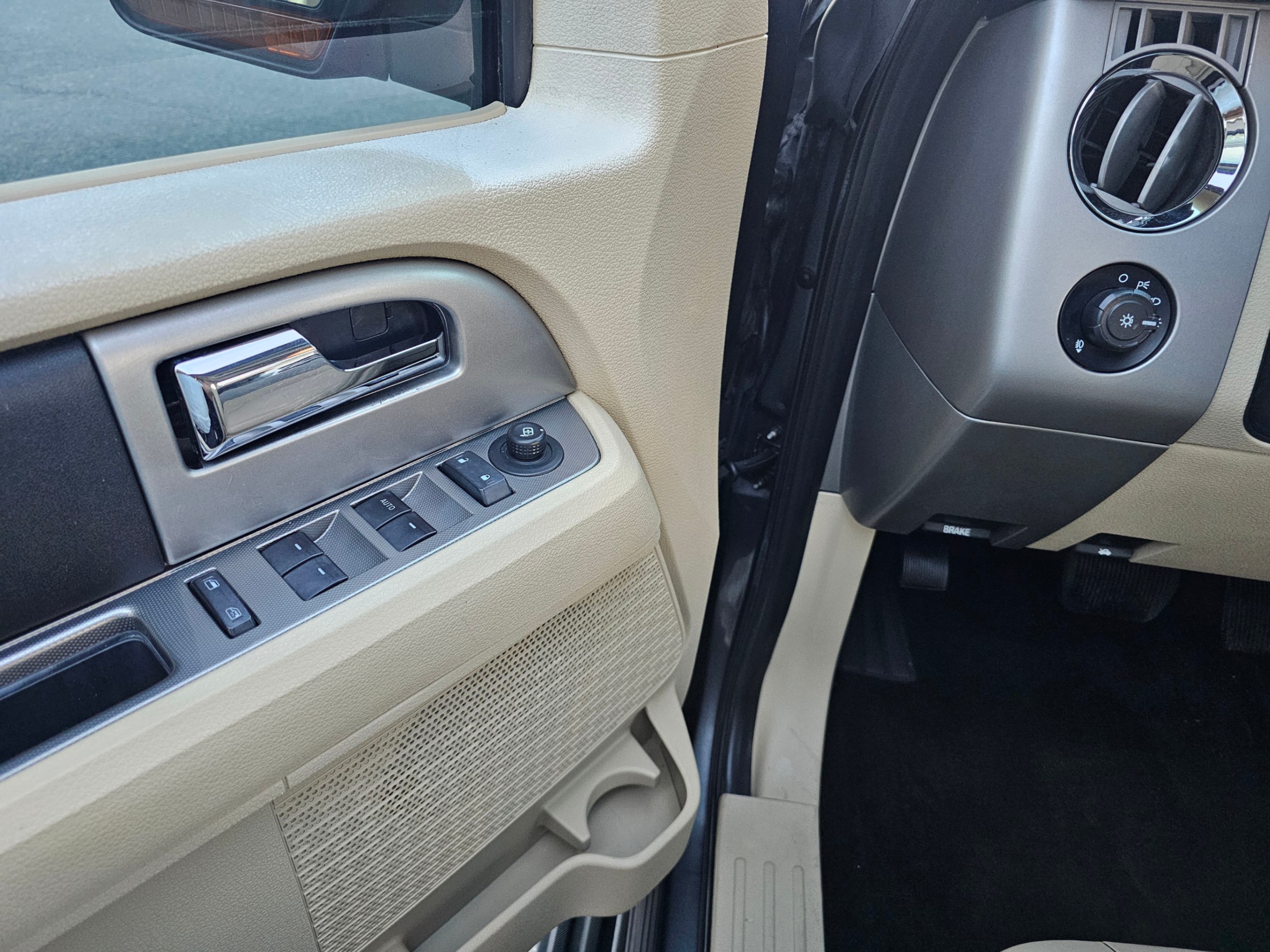 /todaysautosalesandservice/2015-Ford-Expedition-5802848206958111.jpg