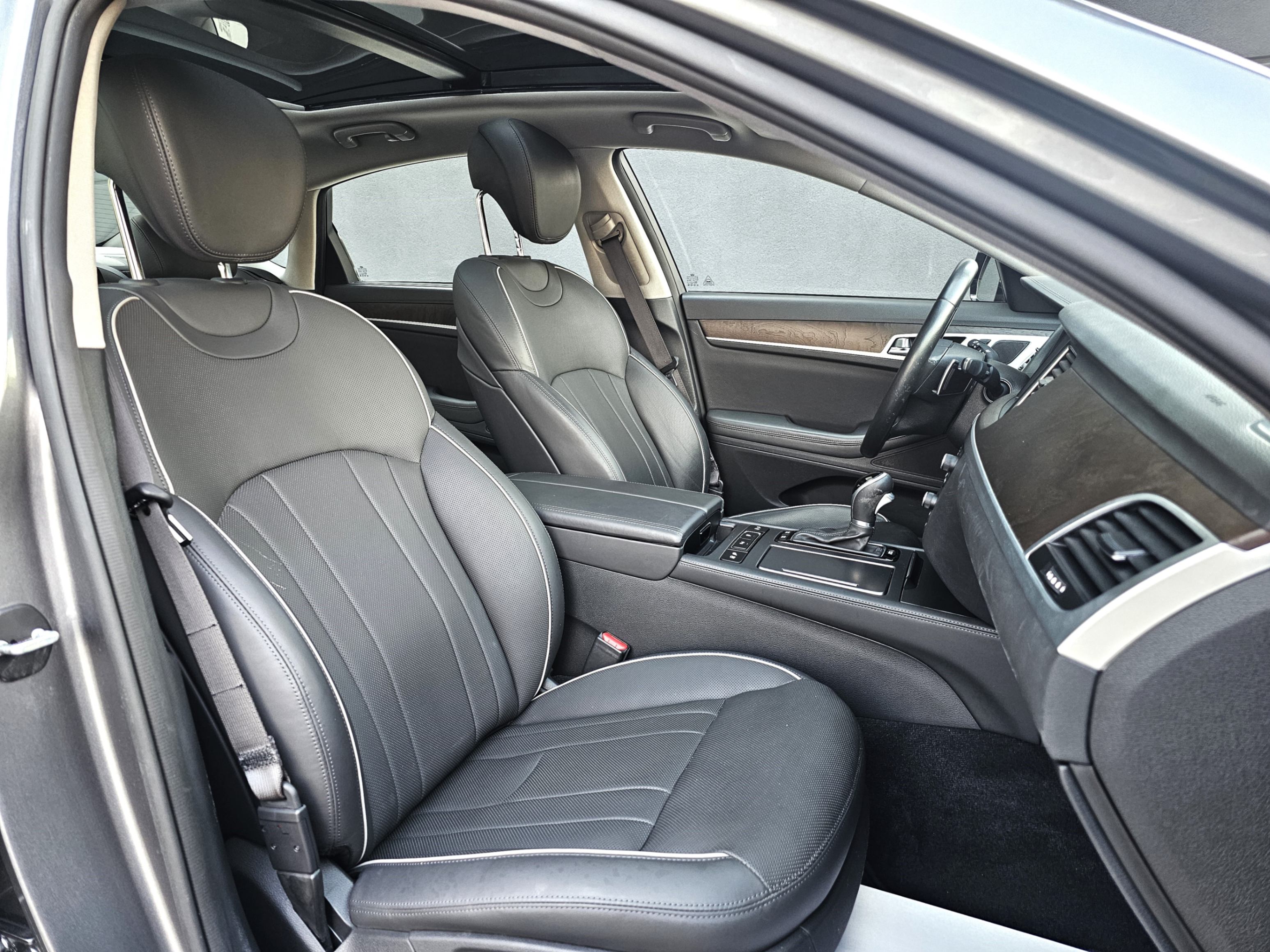 /todaysautosalesandservice/2015-Hyundai-Genesis-015182111697346068.jpg