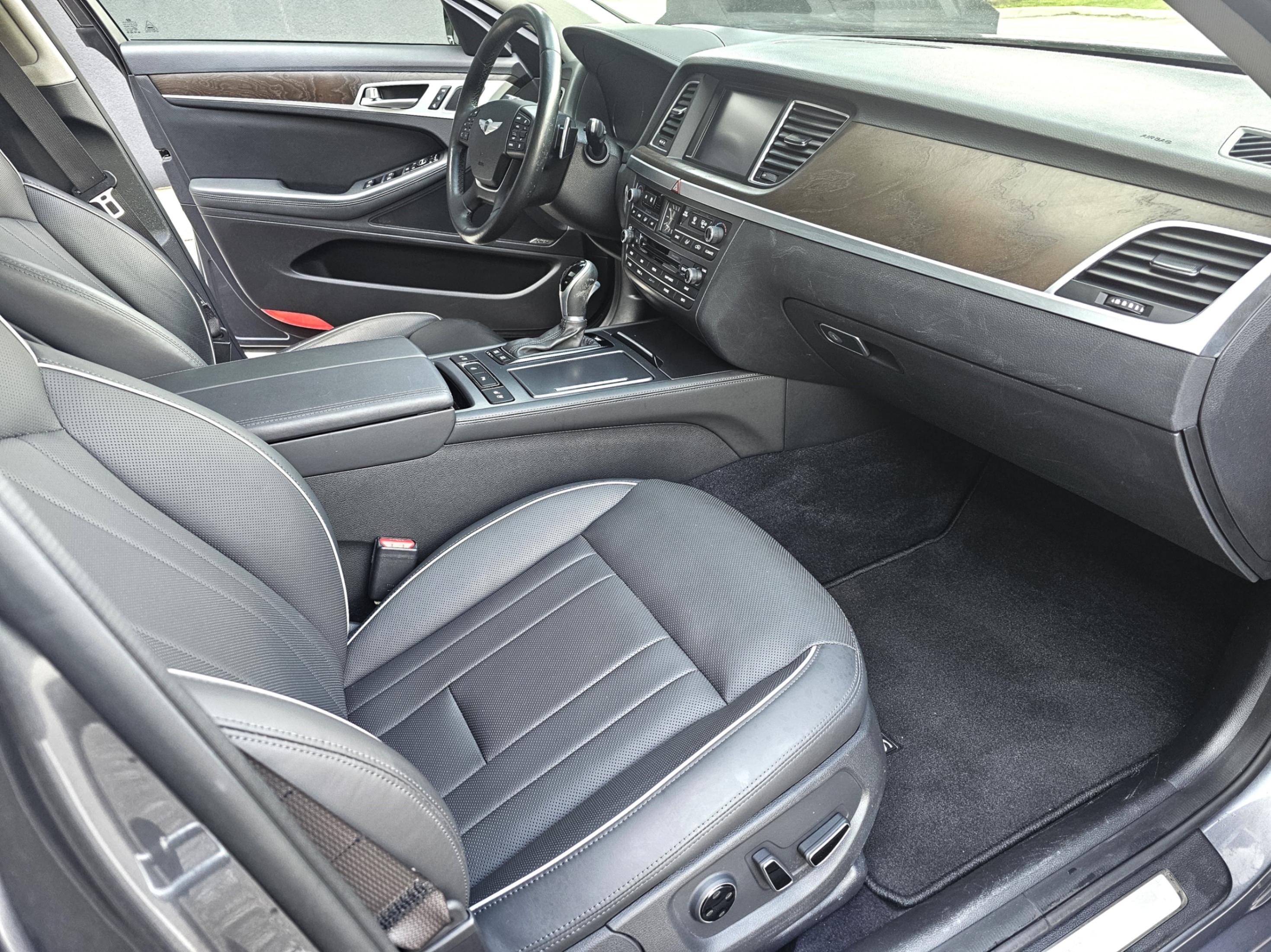 /todaysautosalesandservice/2015-Hyundai-Genesis-18471269493877074.jpg