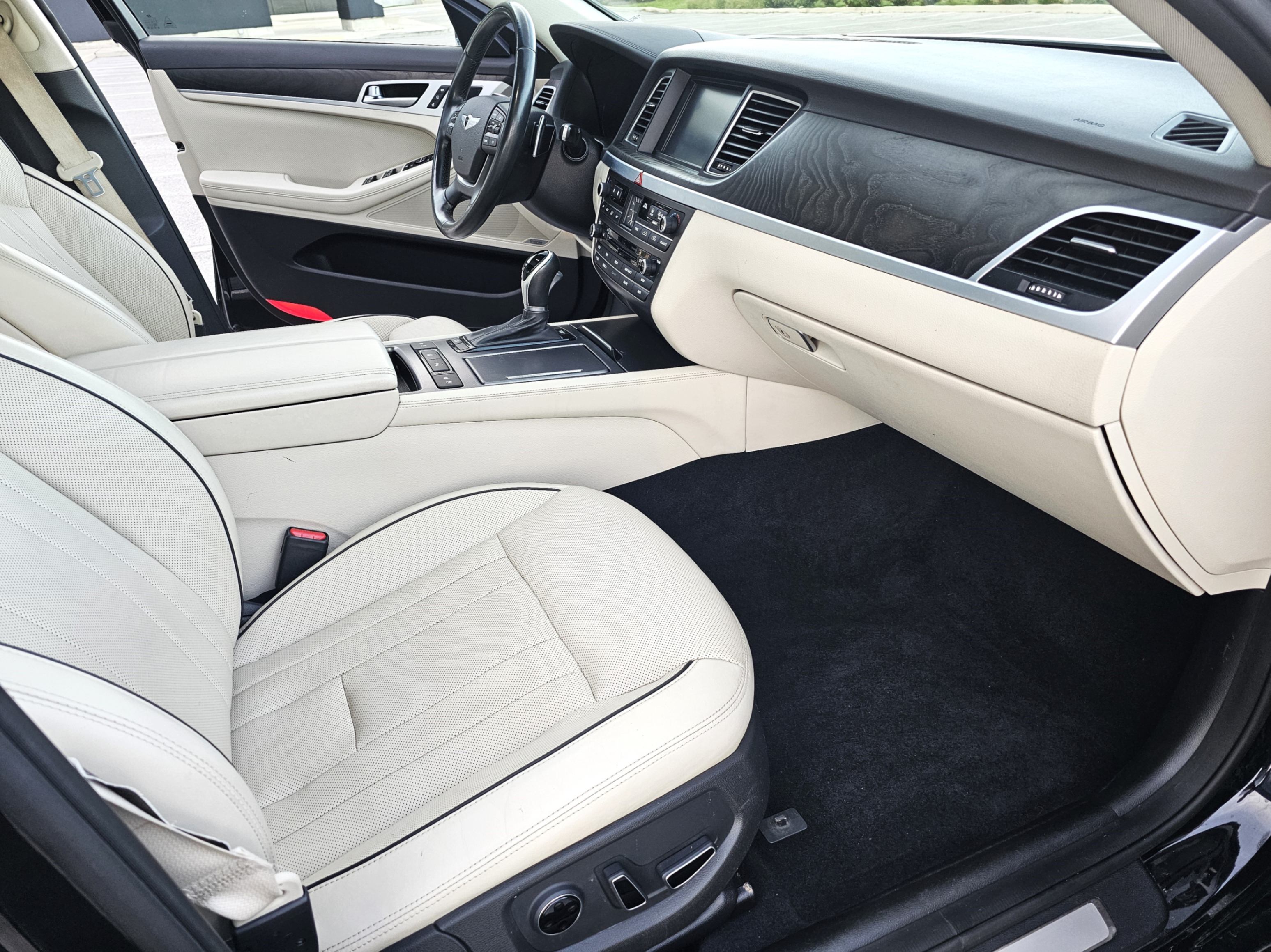 /todaysautosalesandservice/2015-Hyundai-Genesis-5990654872540275.jpg