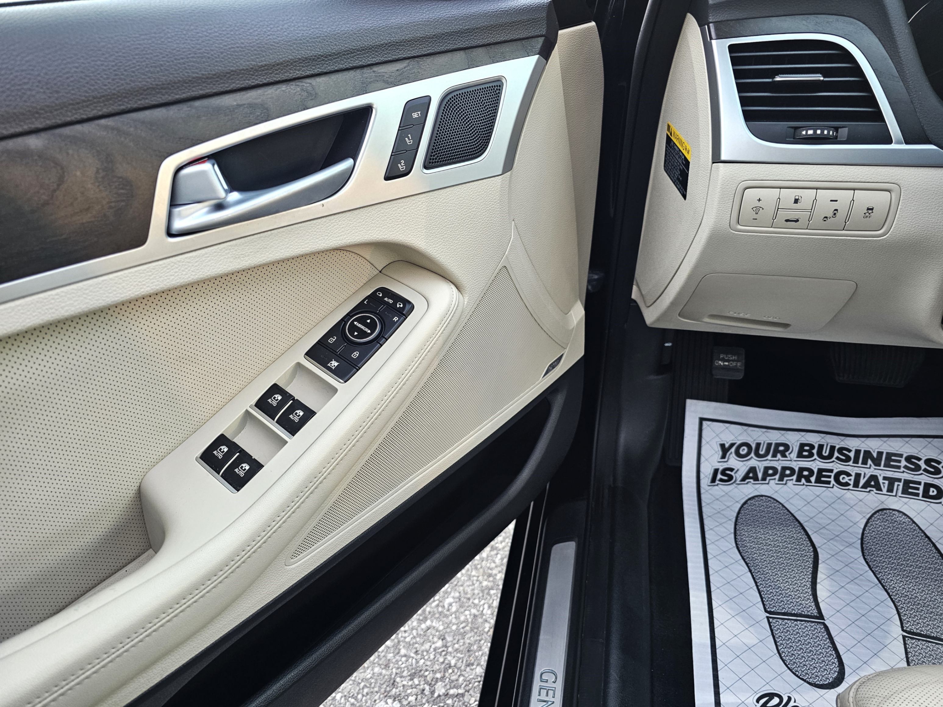/todaysautosalesandservice/2015-Hyundai-Genesis-6144315899394763.jpg