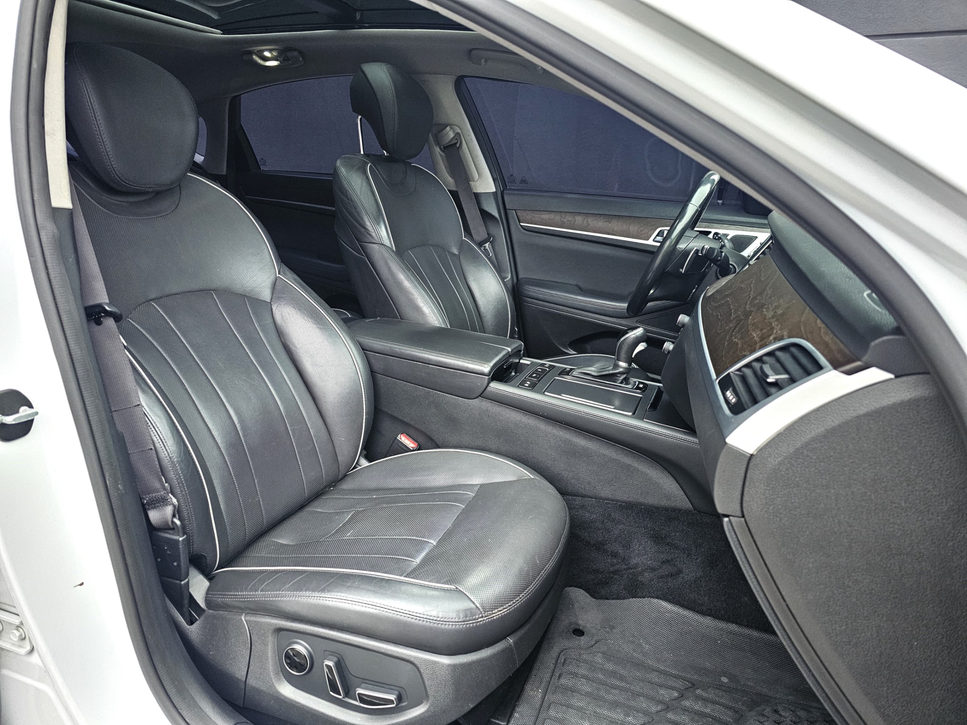 /todaysautosalesandservice/2015-Hyundai-Genesis-9691170745027526.jpg
