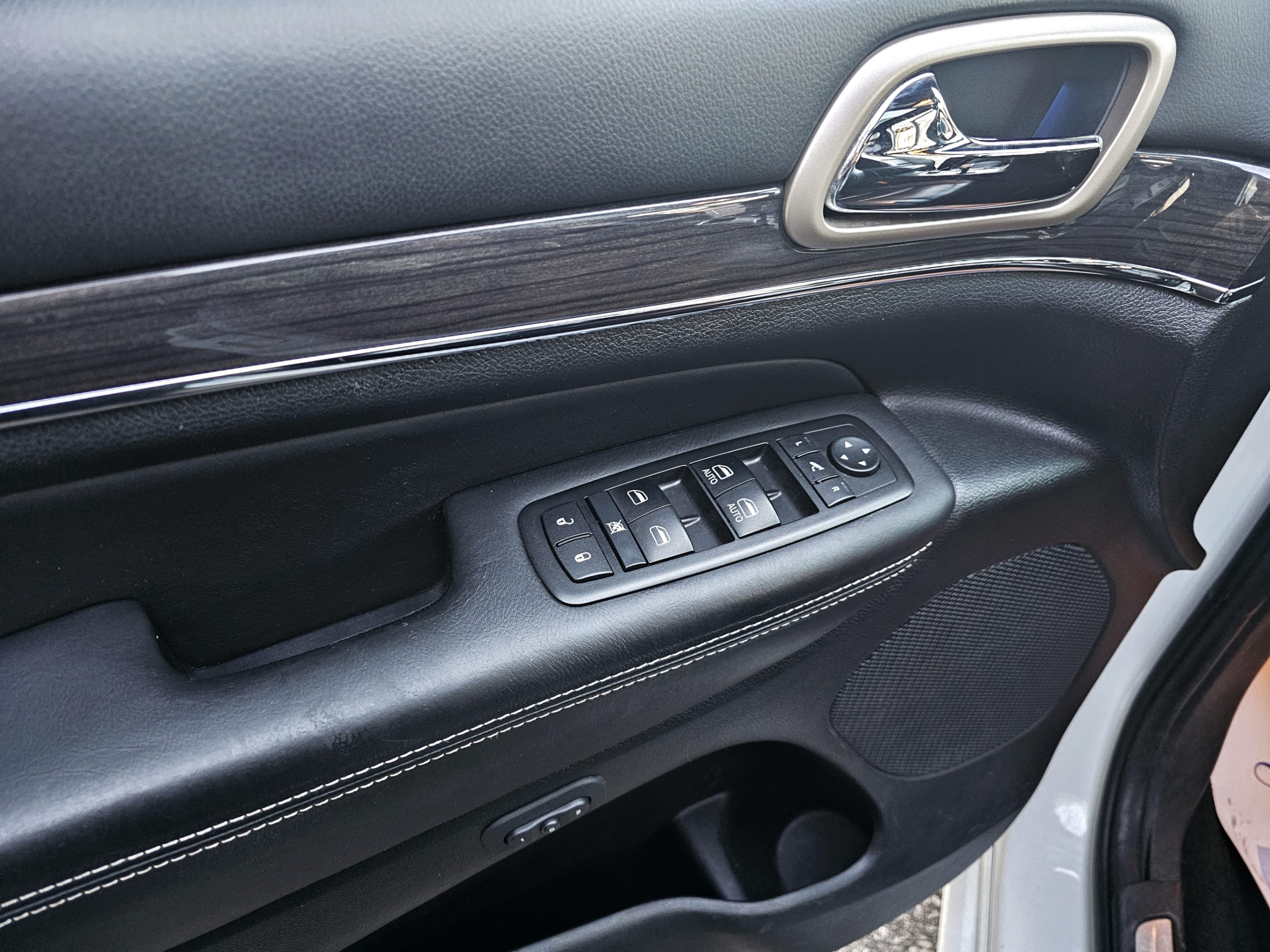 /todaysautosalesandservice/2015-Jeep-GrandCherokee-3128296569535636.jpg