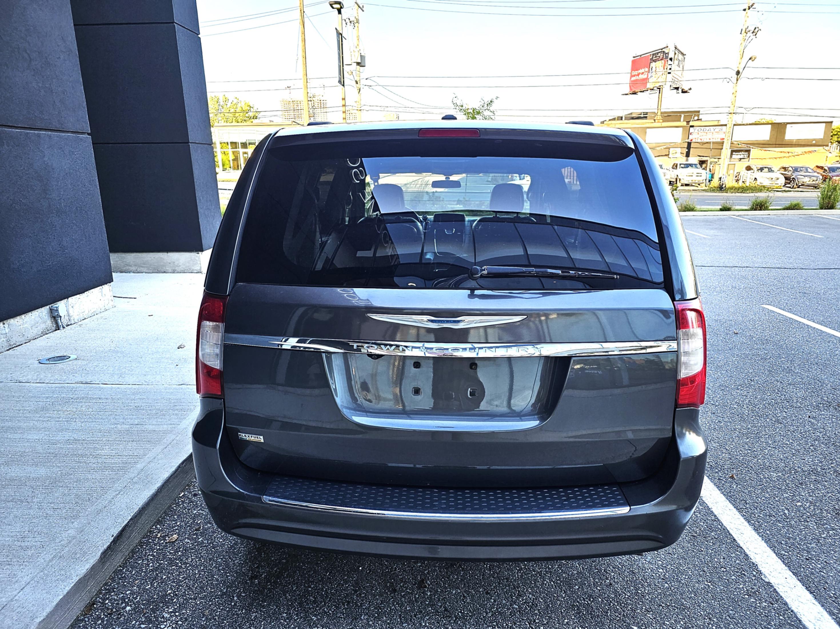 /todaysautosalesandservice/2016-Chrysler-Town&-18983843343321172.jpg