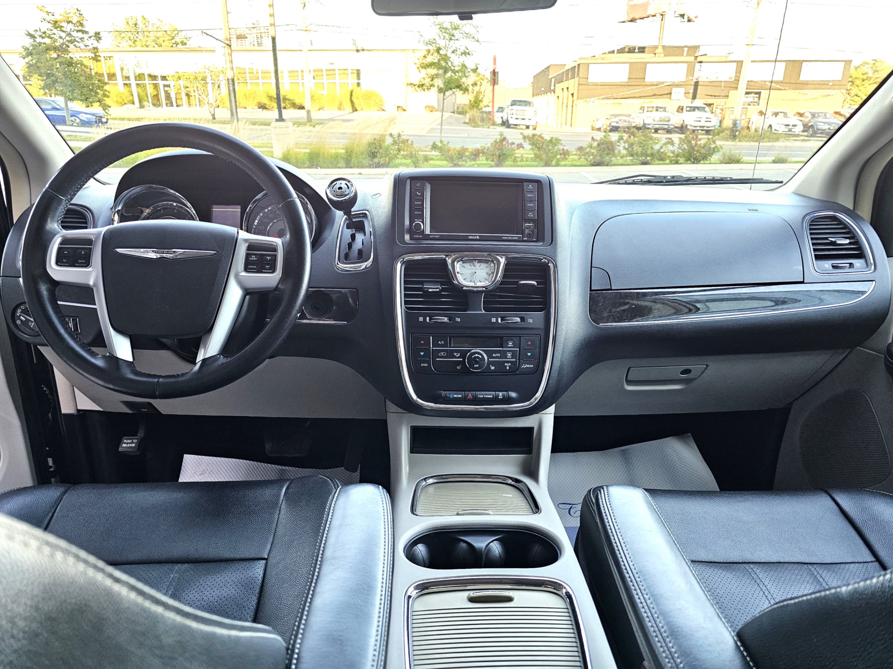 /todaysautosalesandservice/2016-Chrysler-Town&-22803838614209626.jpg