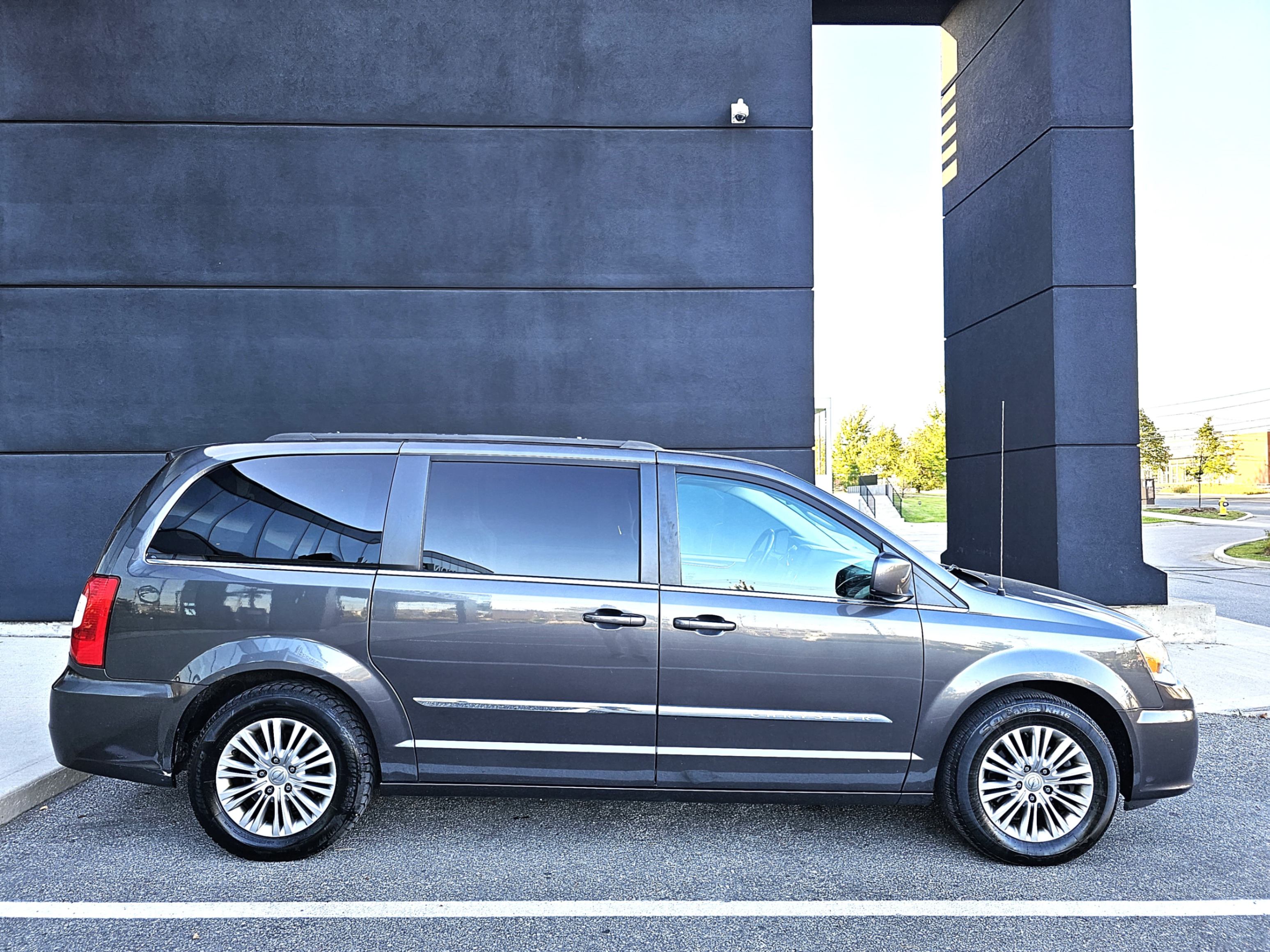 /todaysautosalesandservice/2016-Chrysler-Town&-4307043552027794.jpg