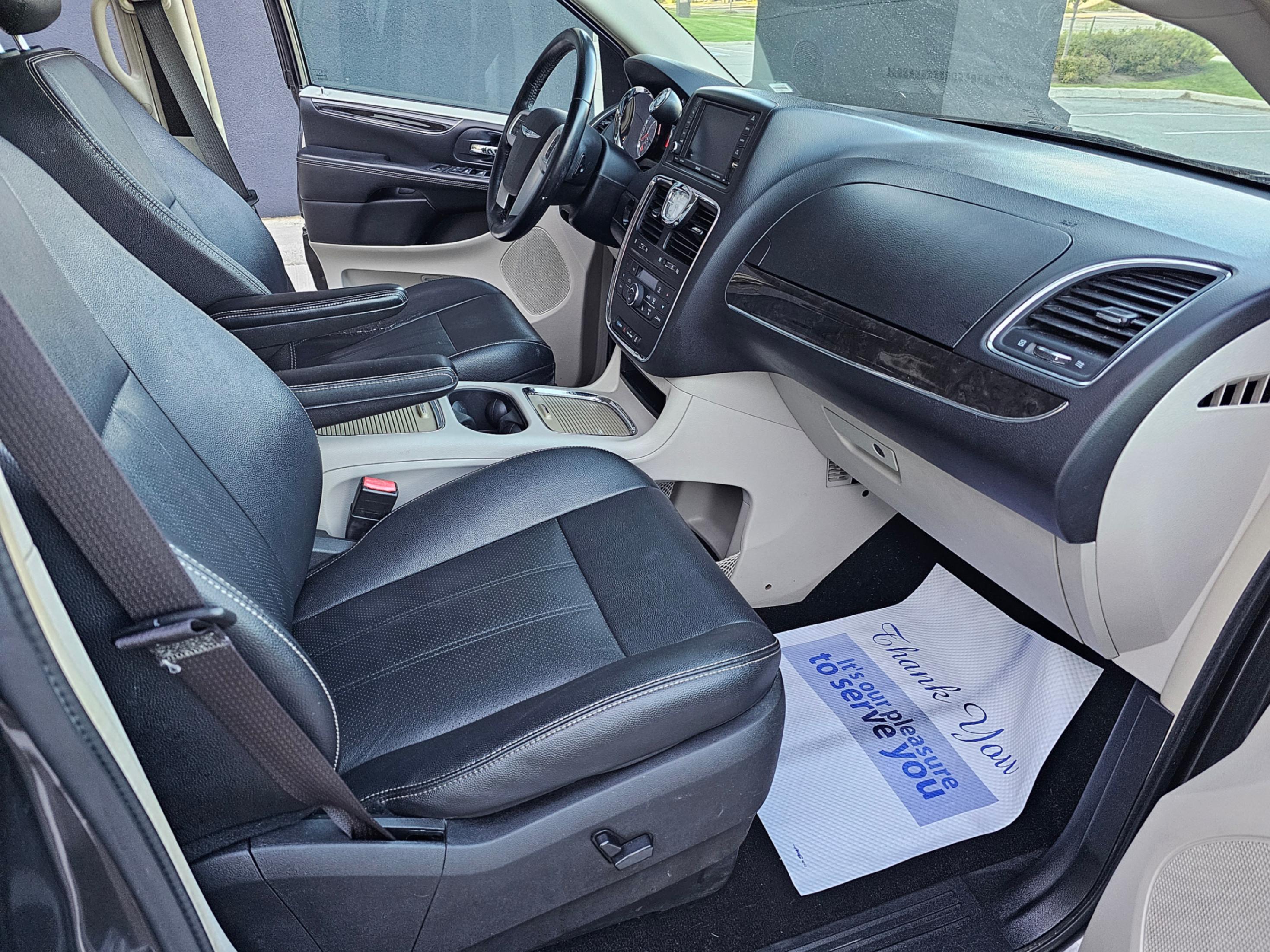 /todaysautosalesandservice/2016-Chrysler-Town&-5169654905805132.jpg