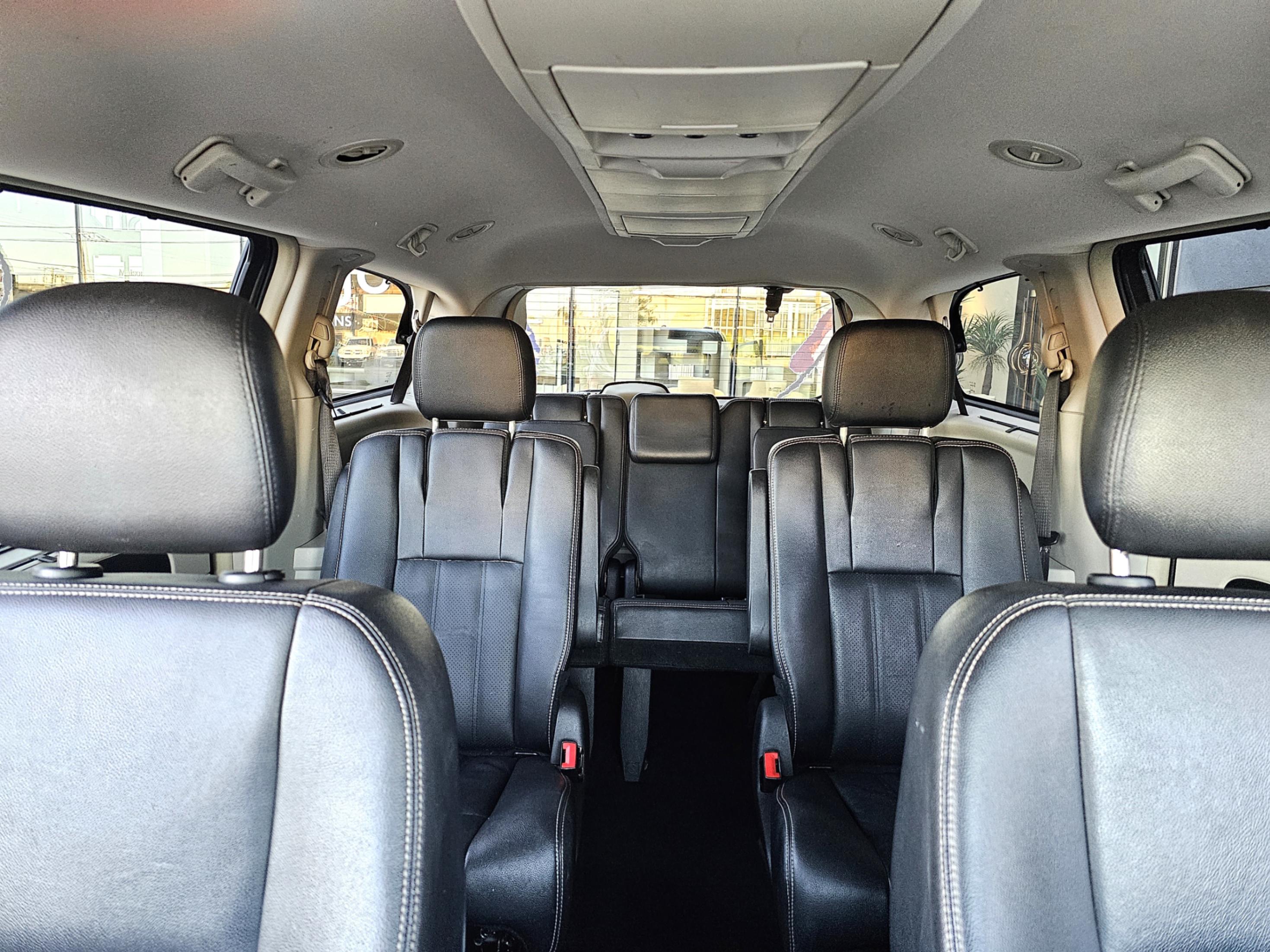 /todaysautosalesandservice/2016-Chrysler-Town&-5731897856078936.jpg