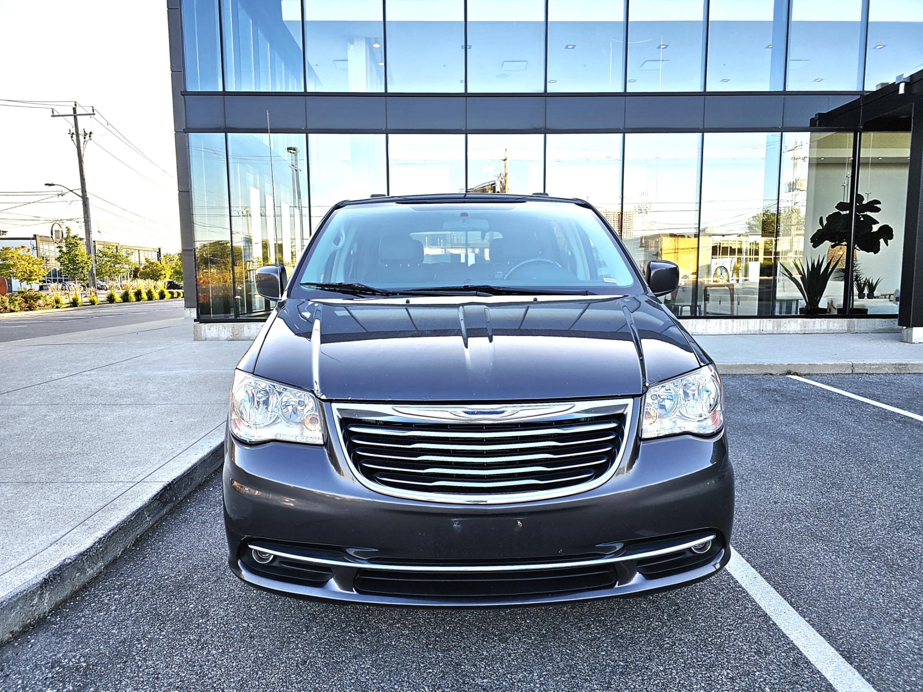 /todaysautosalesandservice/2016-Chrysler-Town&-6712820629890413.jpg