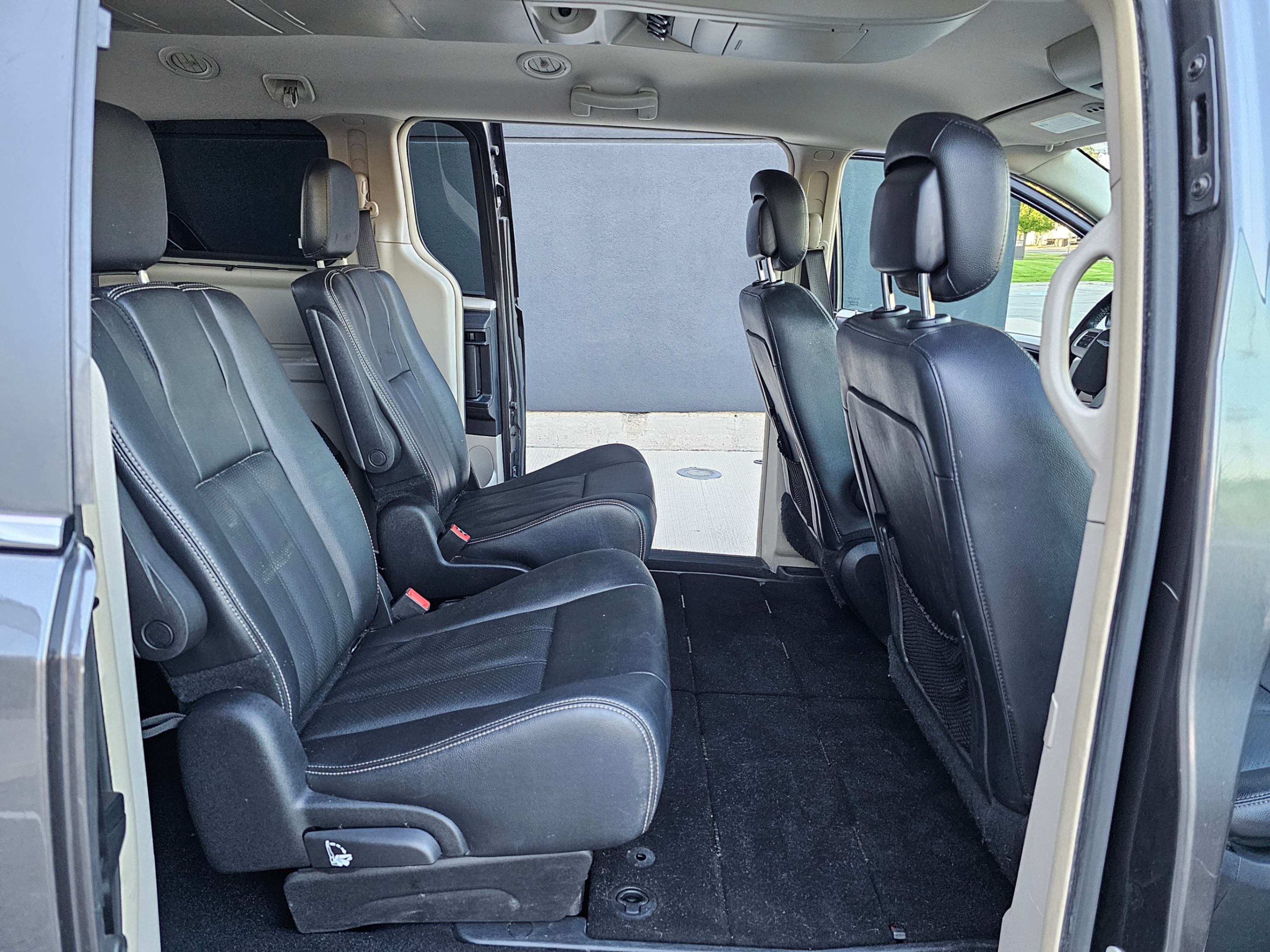 /todaysautosalesandservice/2016-Chrysler-Town&-7998879274335444.jpg