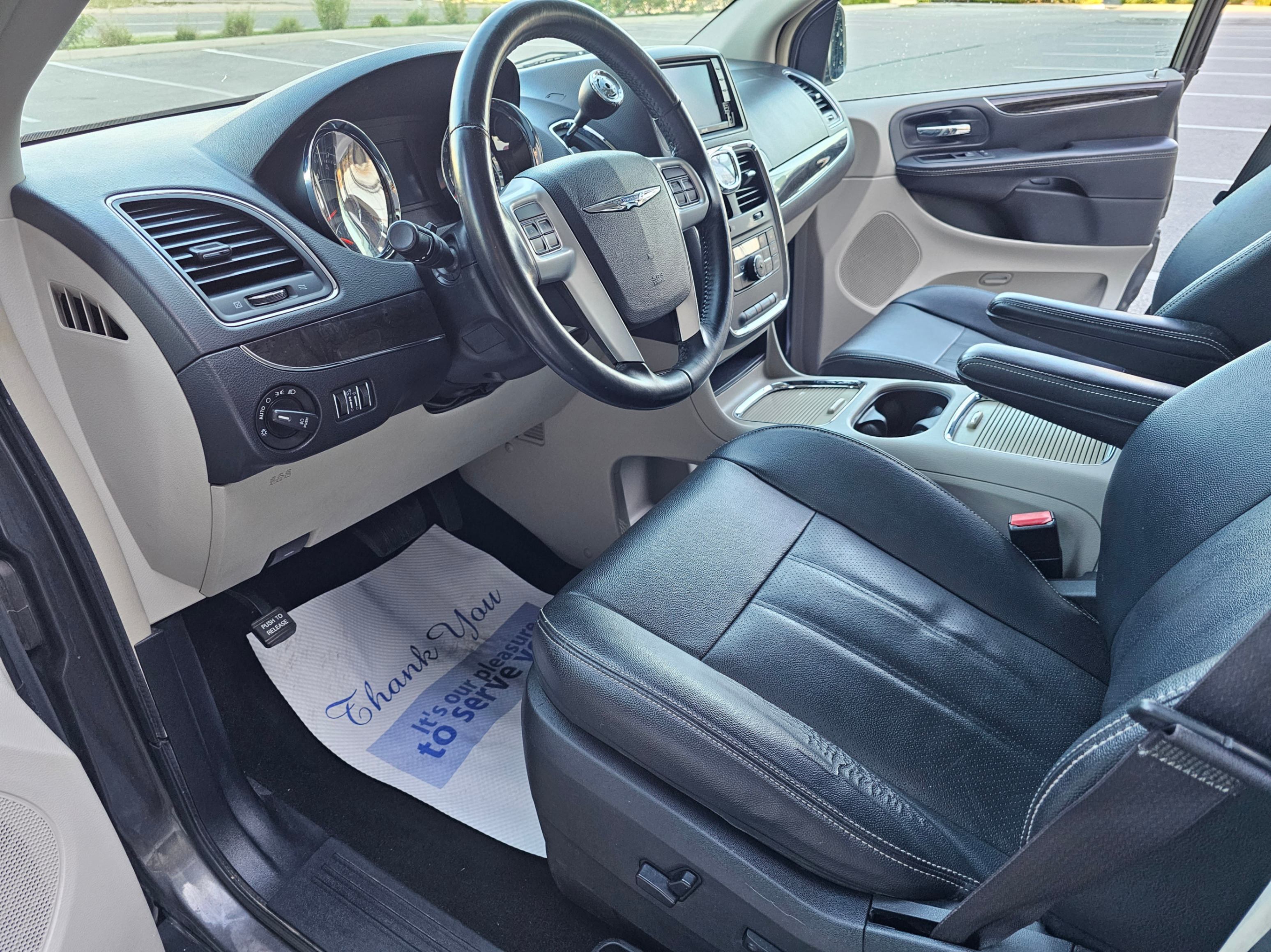 /todaysautosalesandservice/2016-Chrysler-Town&-941176336715998.jpg