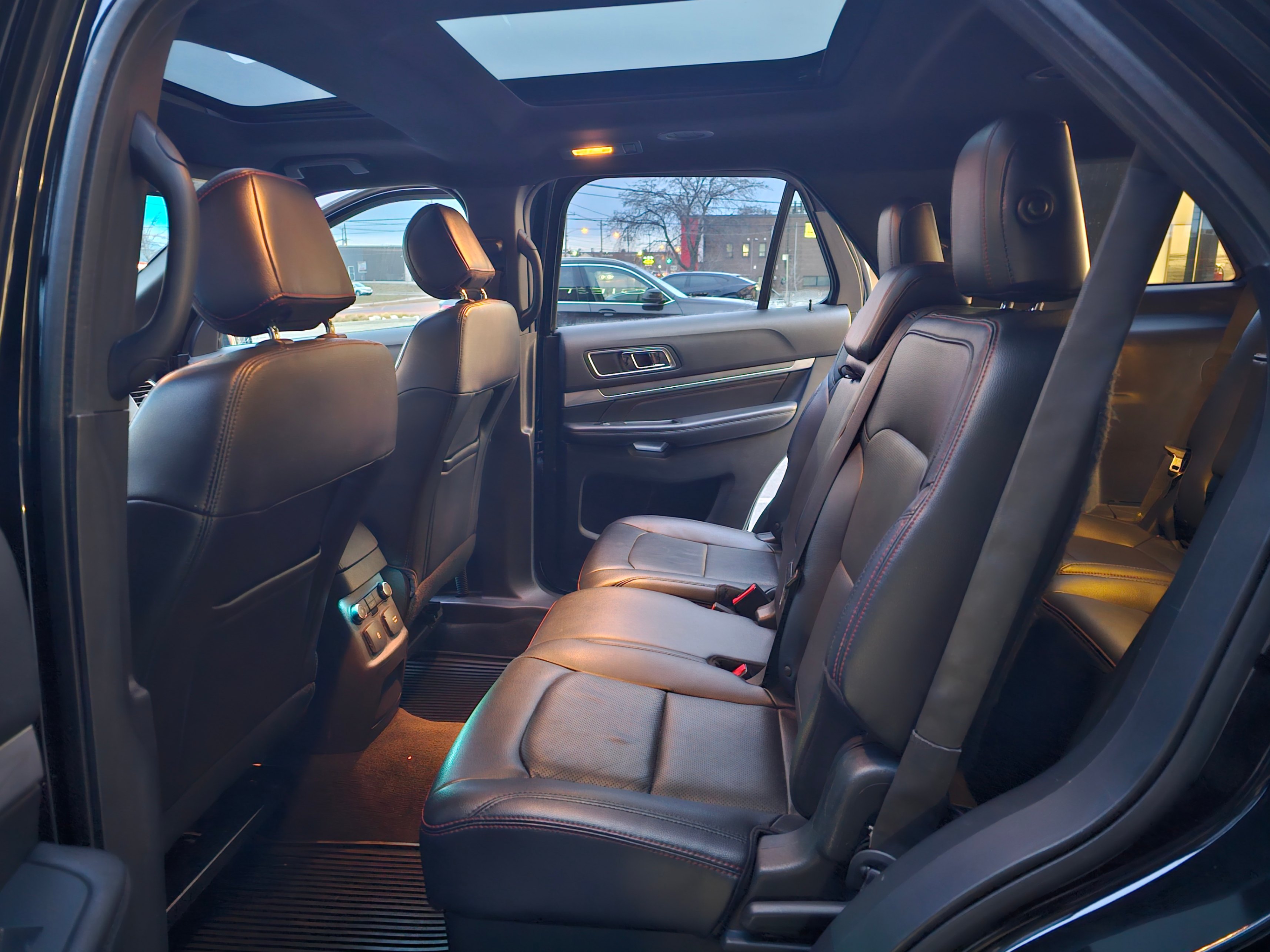 /todaysautosalesandservice/2016-Ford-Explorer-24899454613903038.jpg