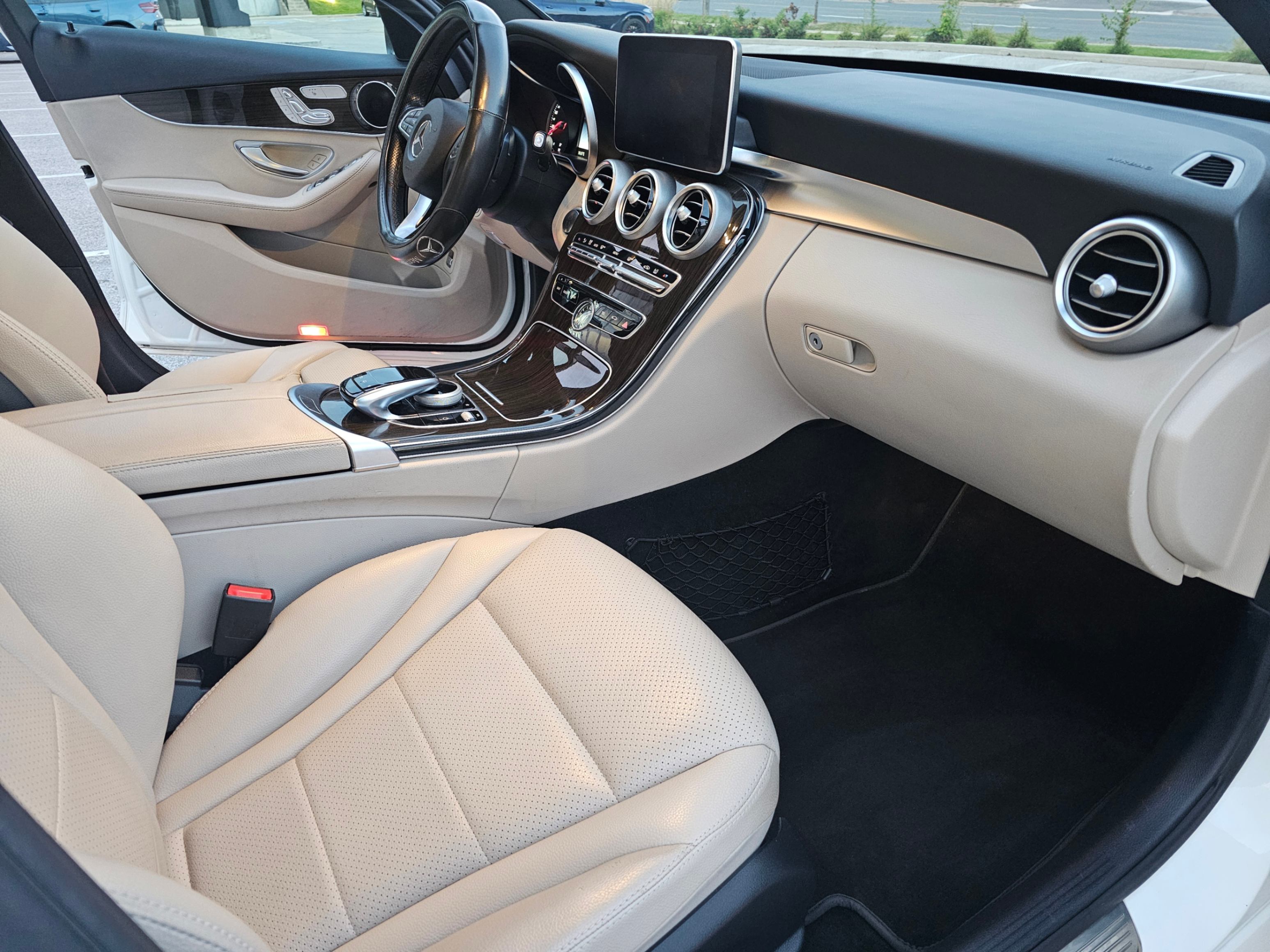 /todaysautosalesandservice/2016-Mercedes-Benz-C-Class-2403082557798062.jpg