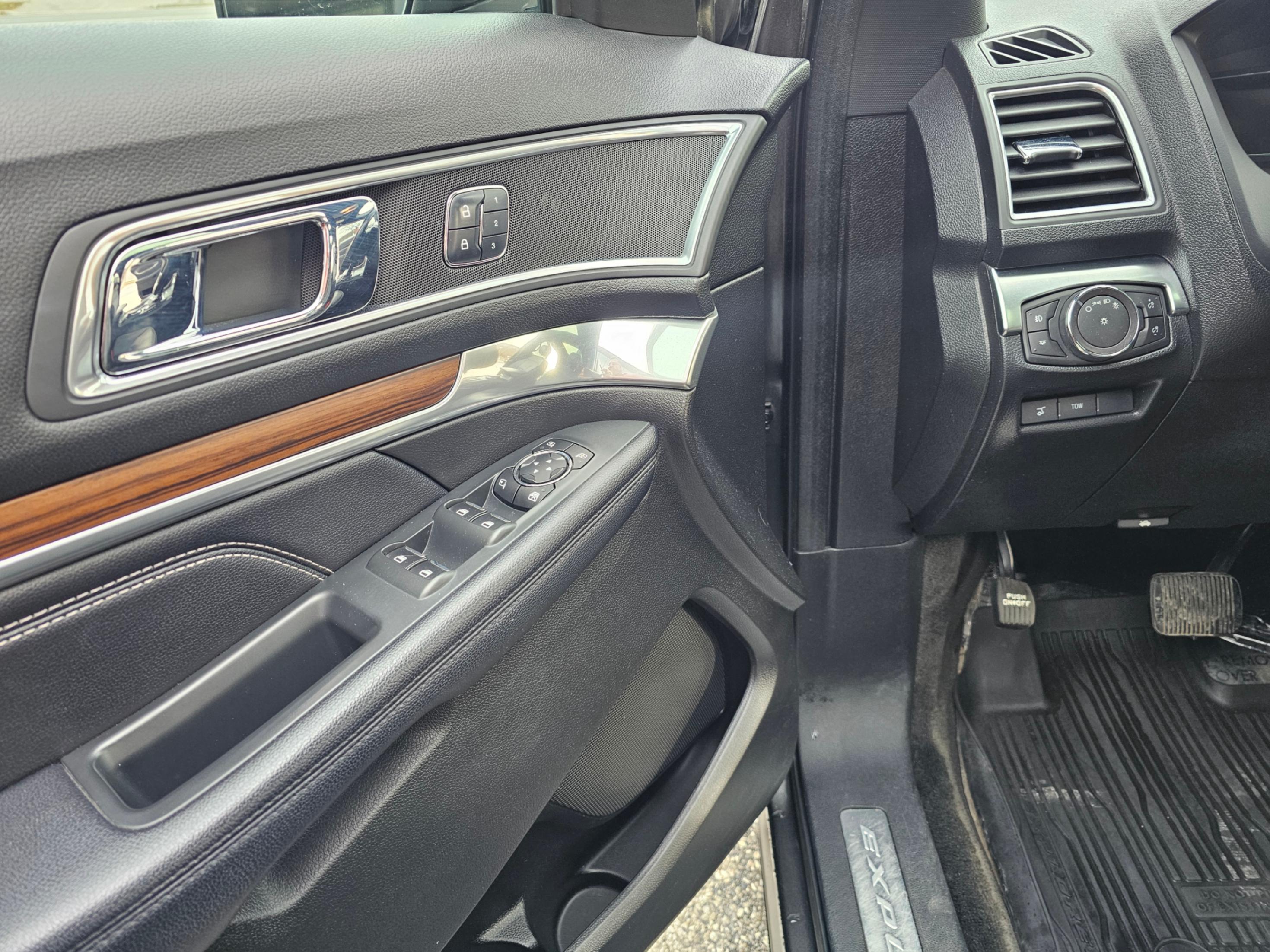 /todaysautosalesandservice/2017-Ford-Explorer-5469125491084594.jpg