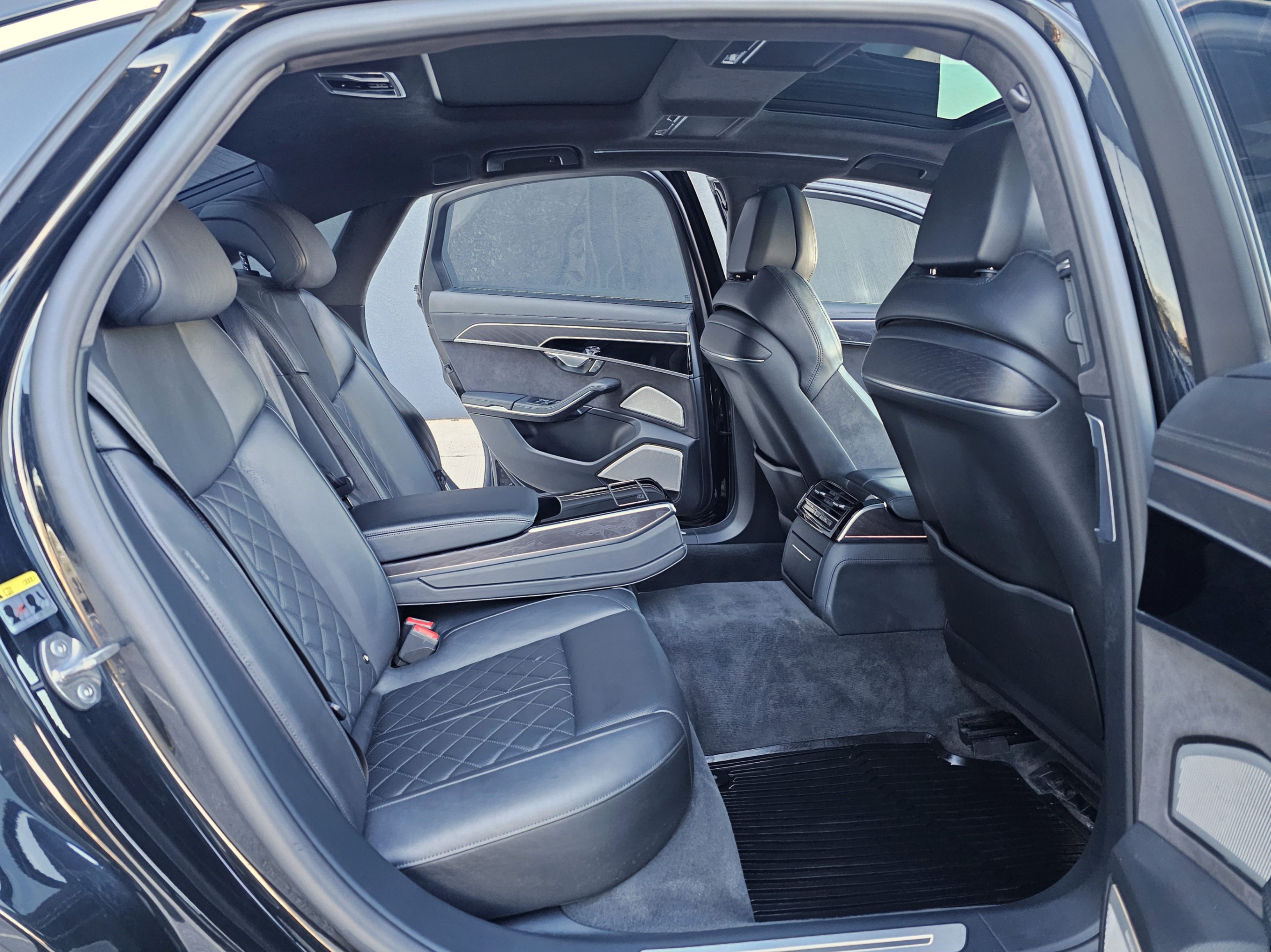 /todaysautosalesandservice/2019-Audi-A8L-017767206117007328.jpg
